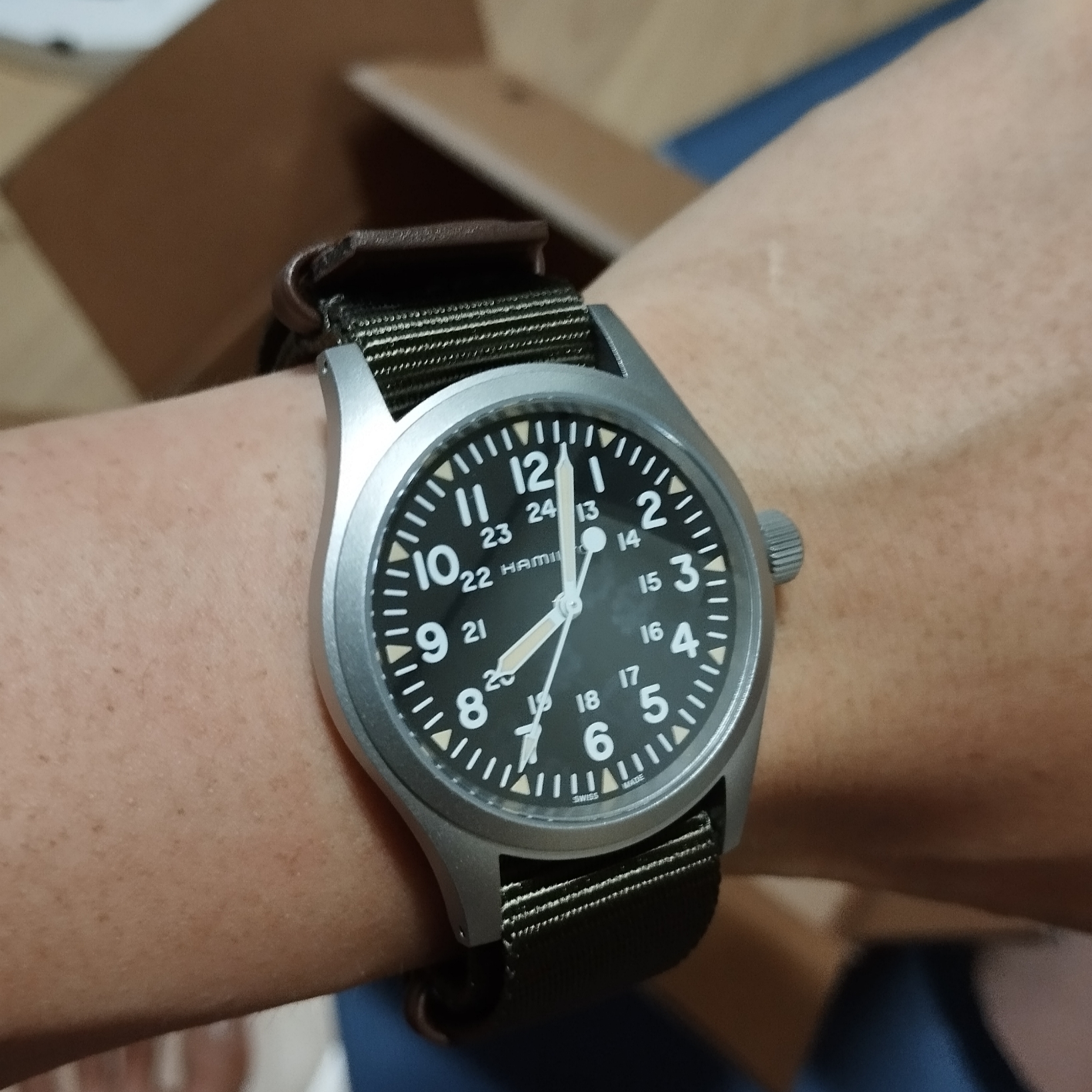 Hamilton Khaki Field Mechanical 38mm Nato Strap Green Black 착용 스타일