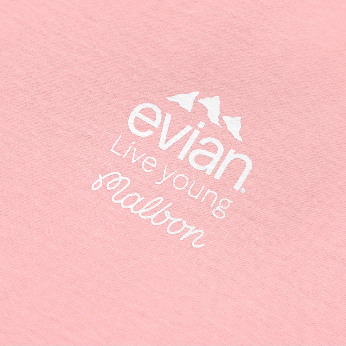 Malbon Golf x Evian T-Shirt Pink 착용 스타일 - 1