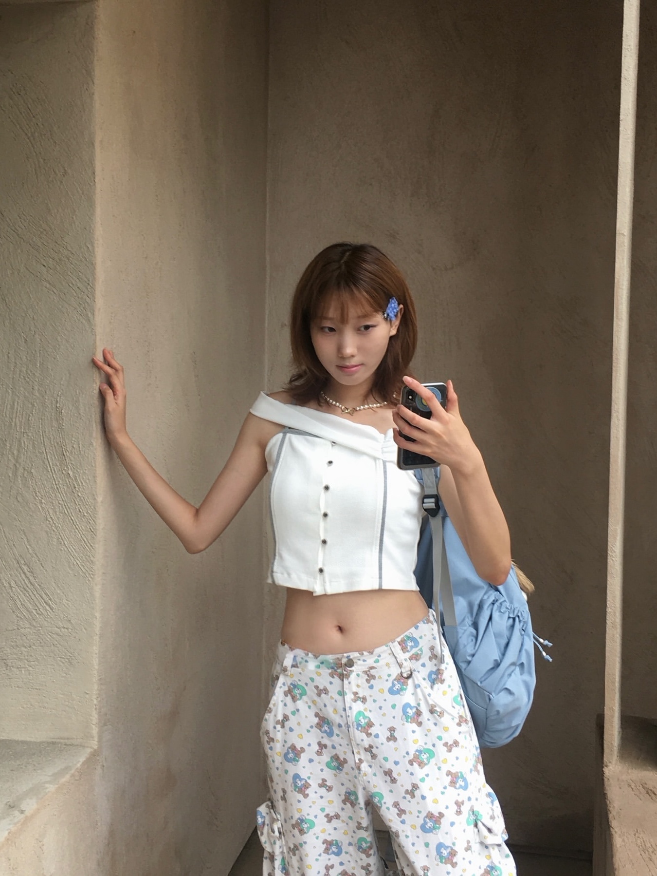 ACOC Blooming Backpack Ice Blue 착용 스타일 - 1