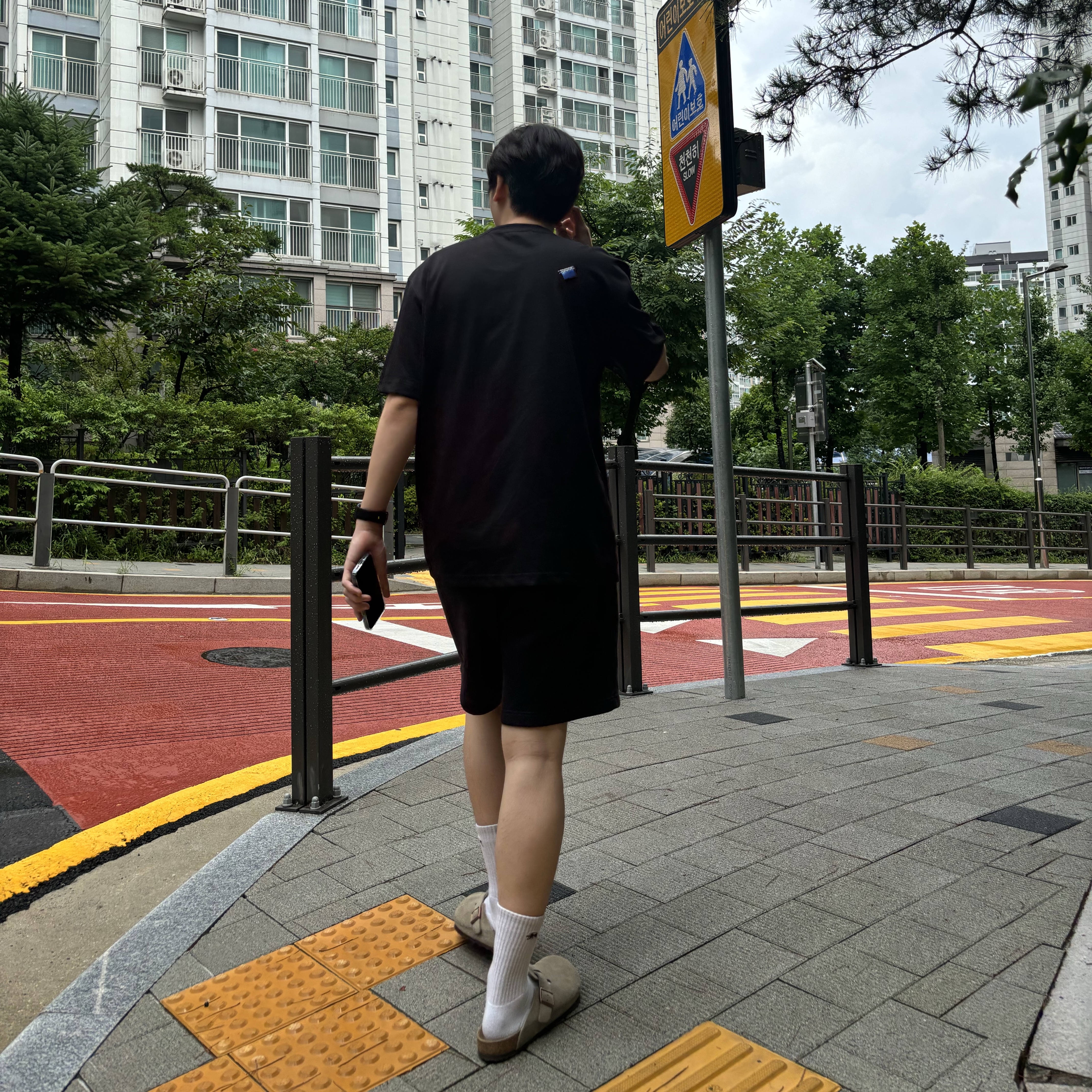 Ader Error Nolc Logo T-Shirt Noir, Stussy Small Stock Crew Socks White (3 Pack) 착용 스타일 - 2