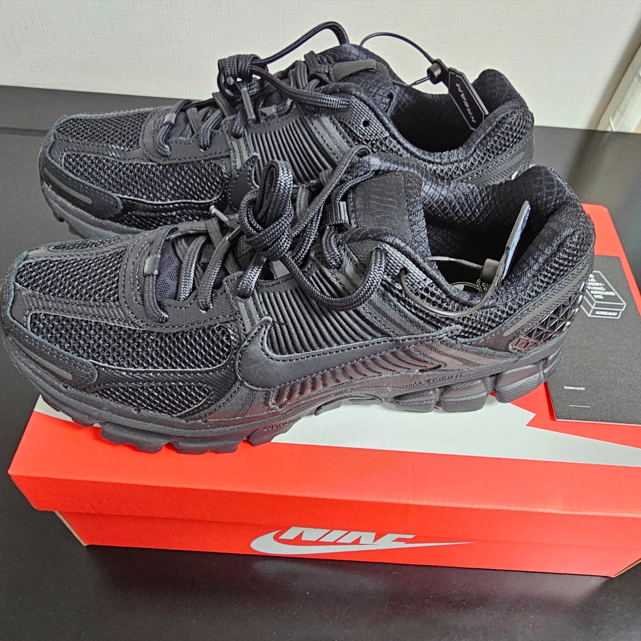 Nike Zoom Vomero 5 SP Black 착용 스타일