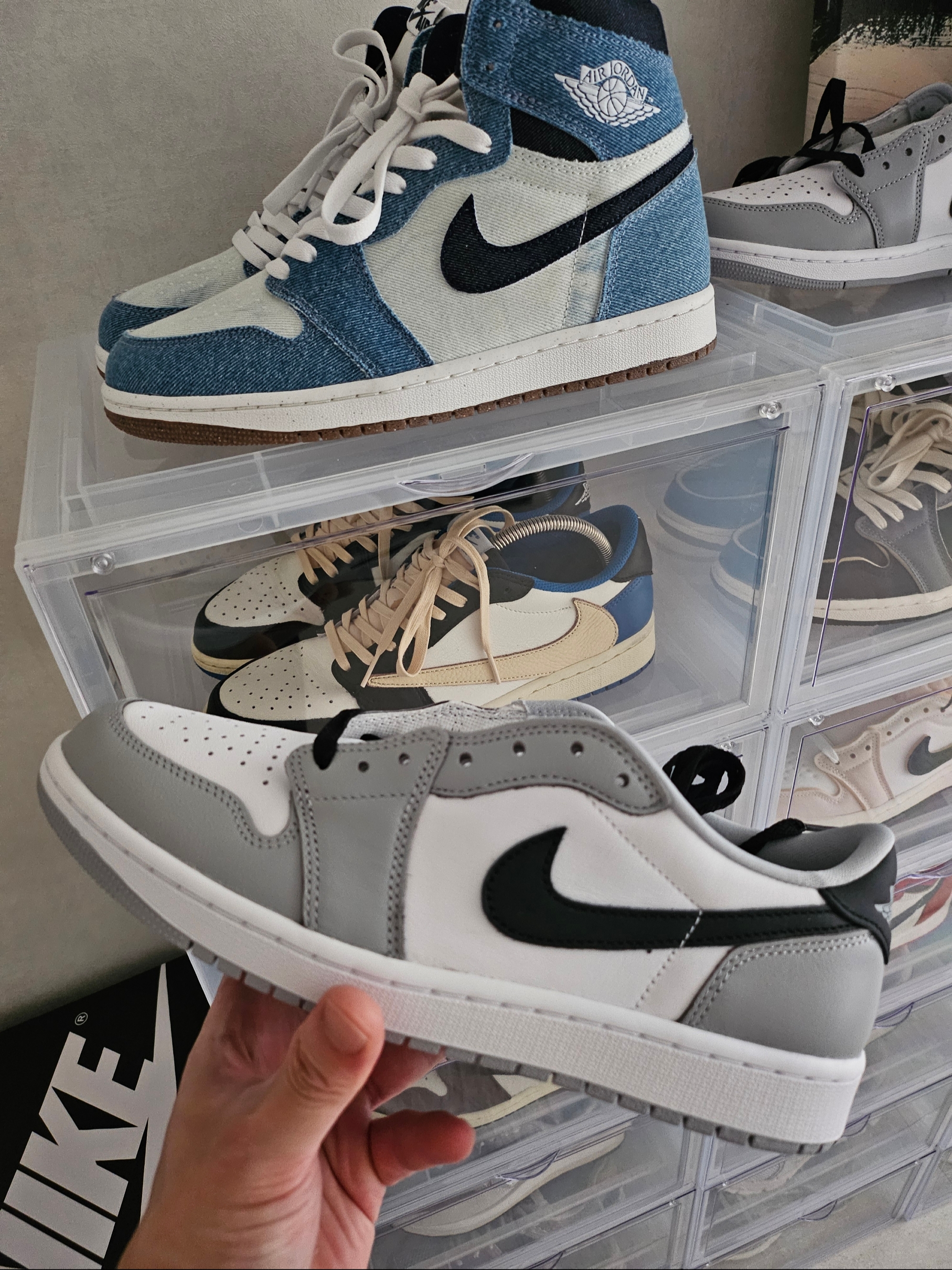 Jordan 1 Retro High OG Denim, Jordan 1 x Travis Scott x Fragment Retro Low OG SP Military Blue 착용 스타일