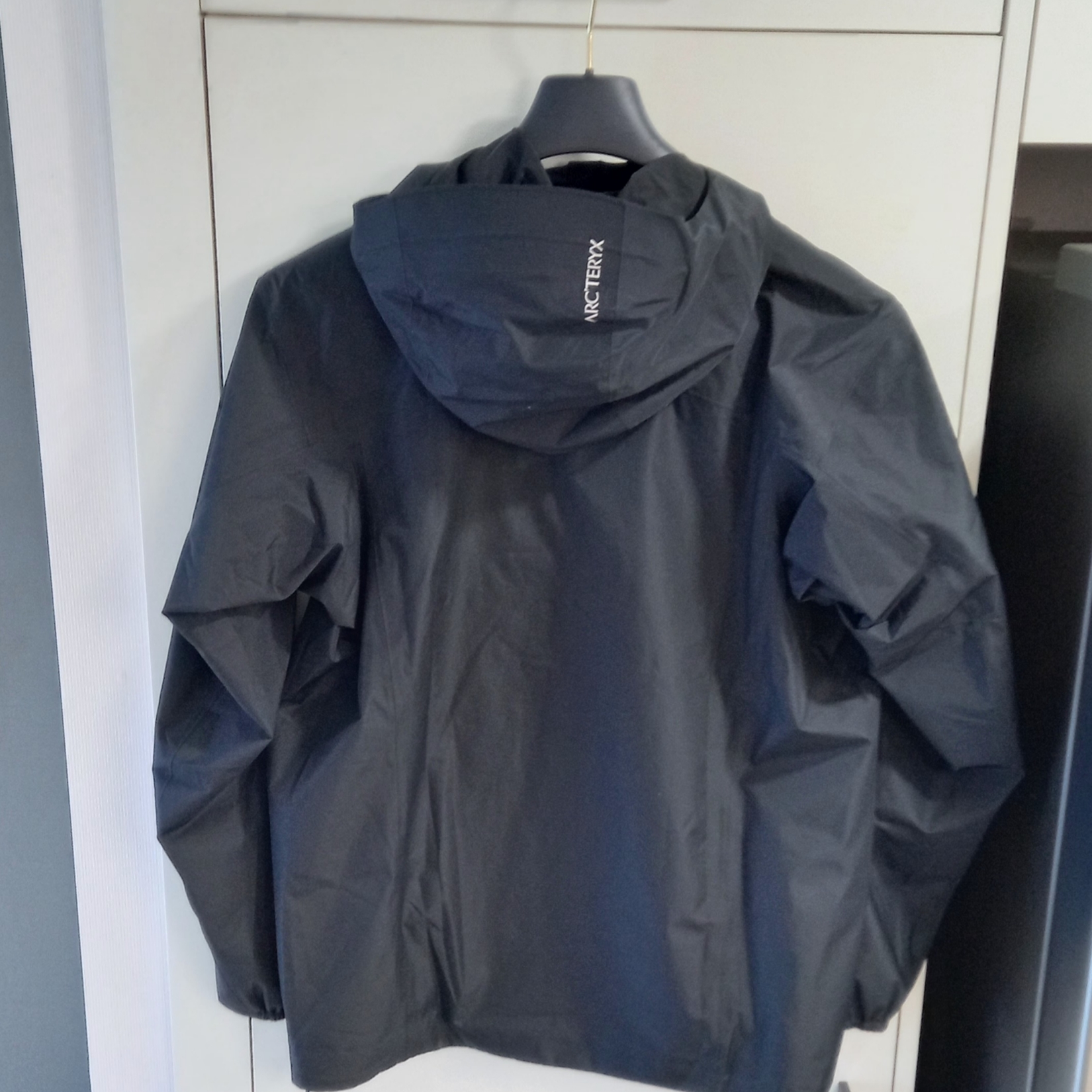 Arc'teryx Solano Hoody Black 착용 스타일 - 2