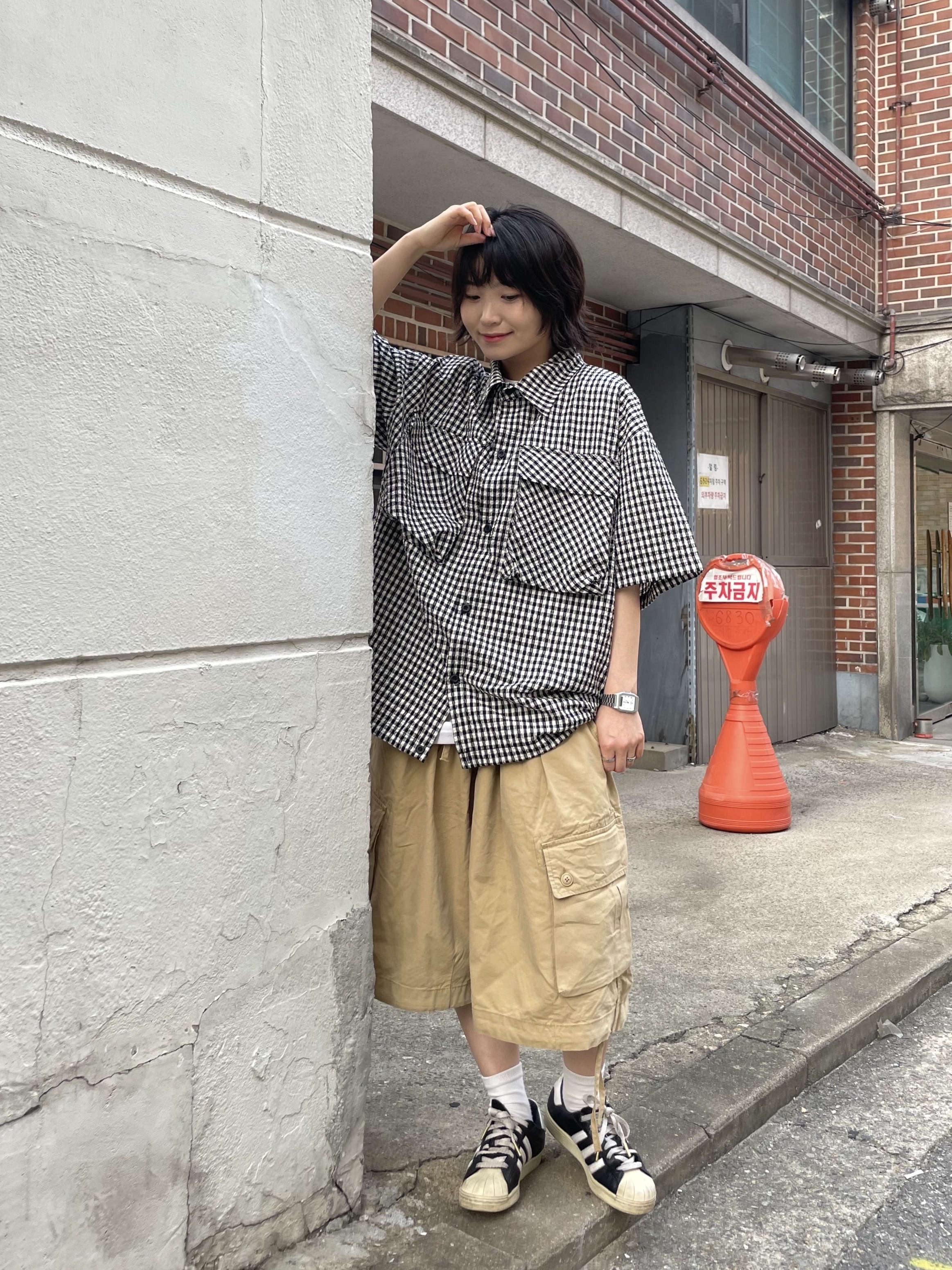 Adidas Superstar Premium Black White 착용 스타일 - 4
