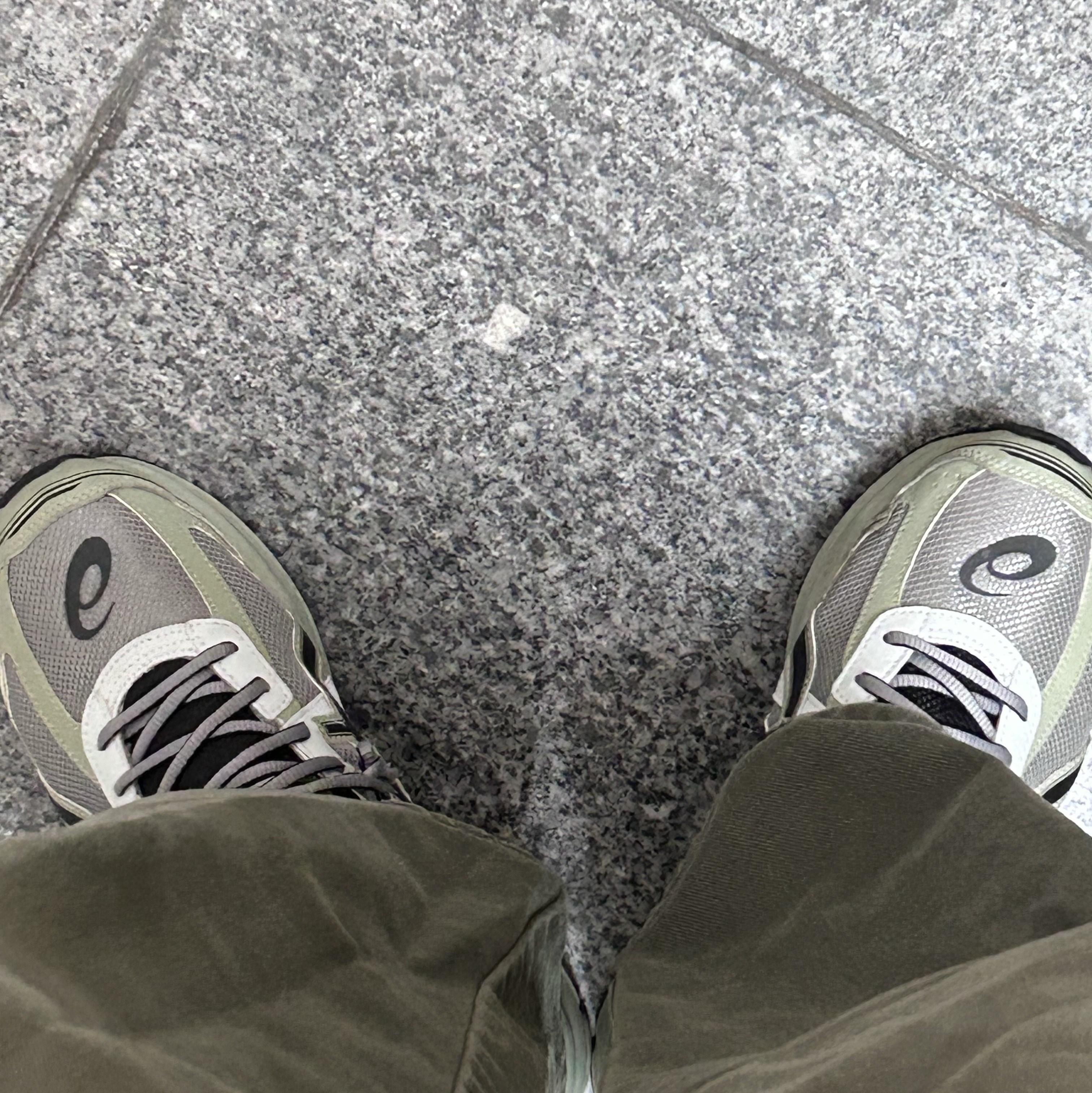 Asics Jog 100 S Sheet Rock - 2E Wide 착용 스타일