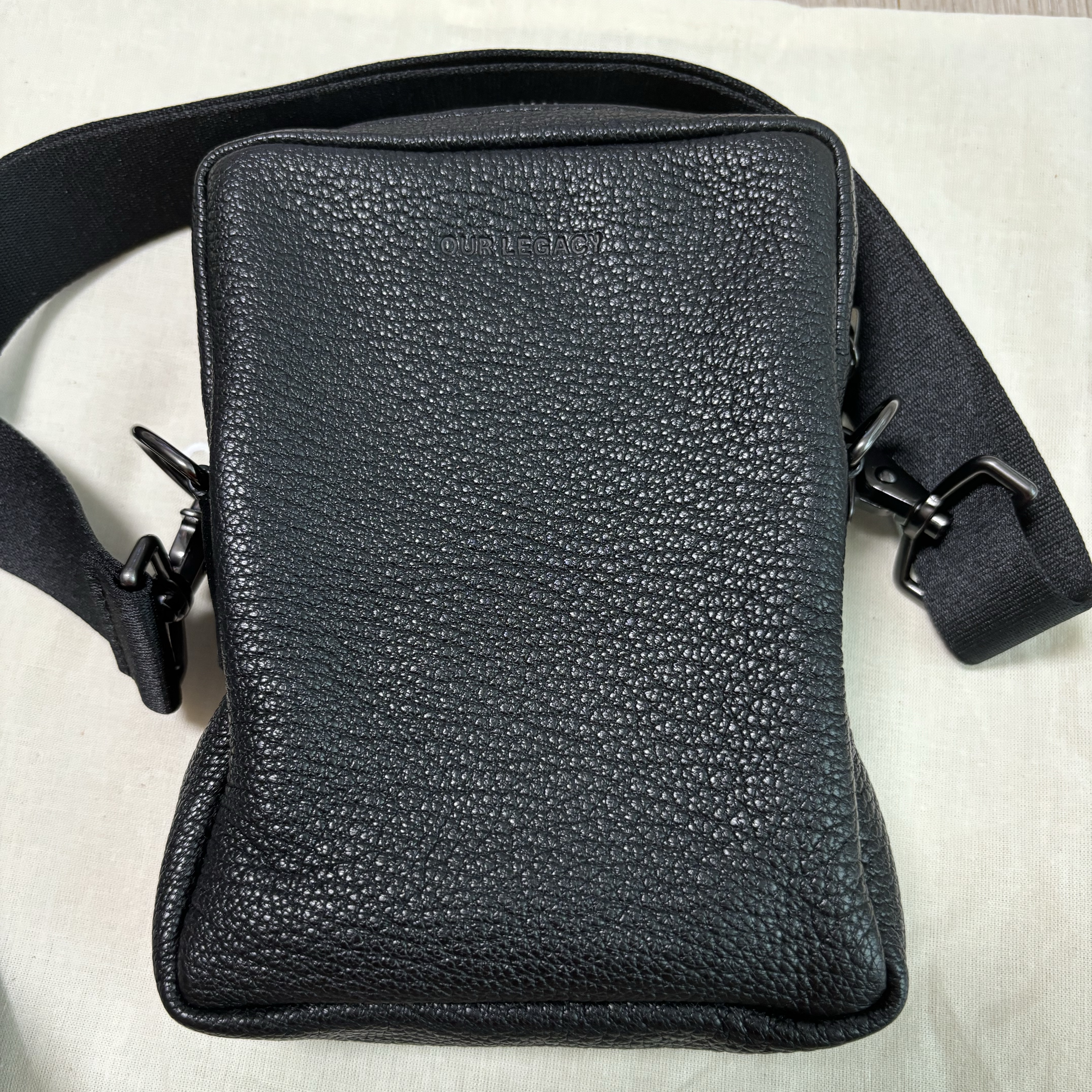 Our Legacy Delay Mini Bag Black 착용 스타일 - 6