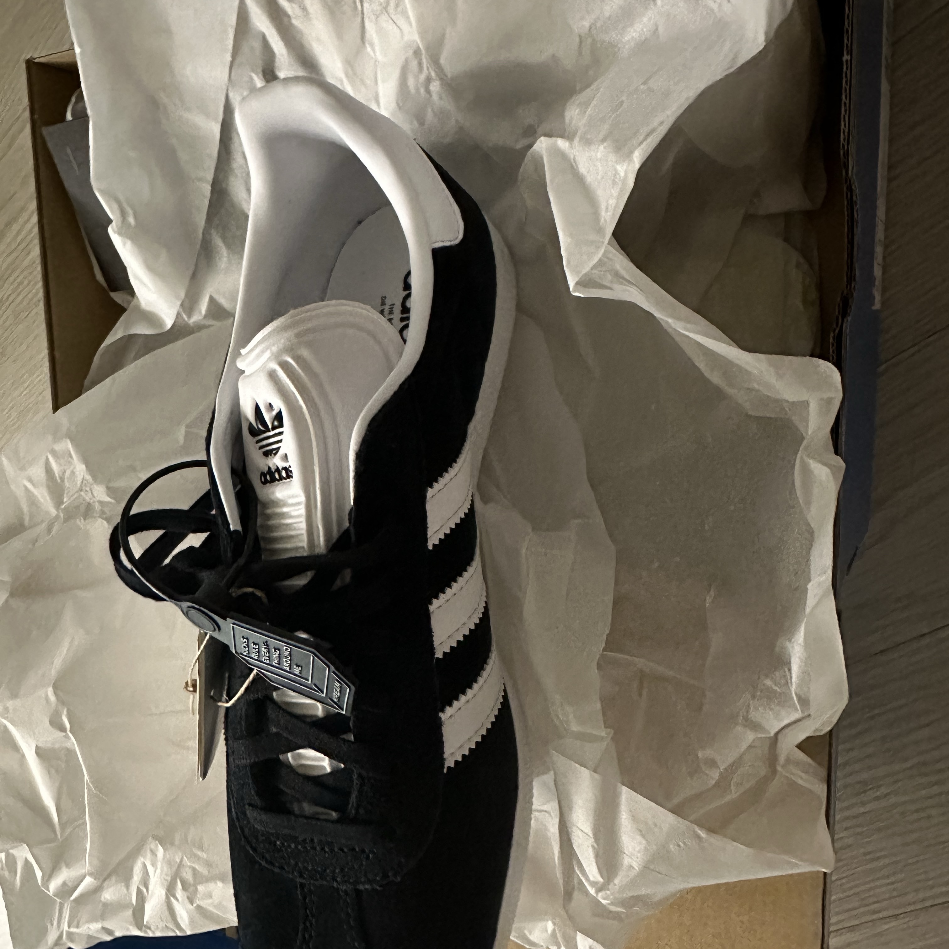 Adidas Gazelle Core Black White 착용 스타일