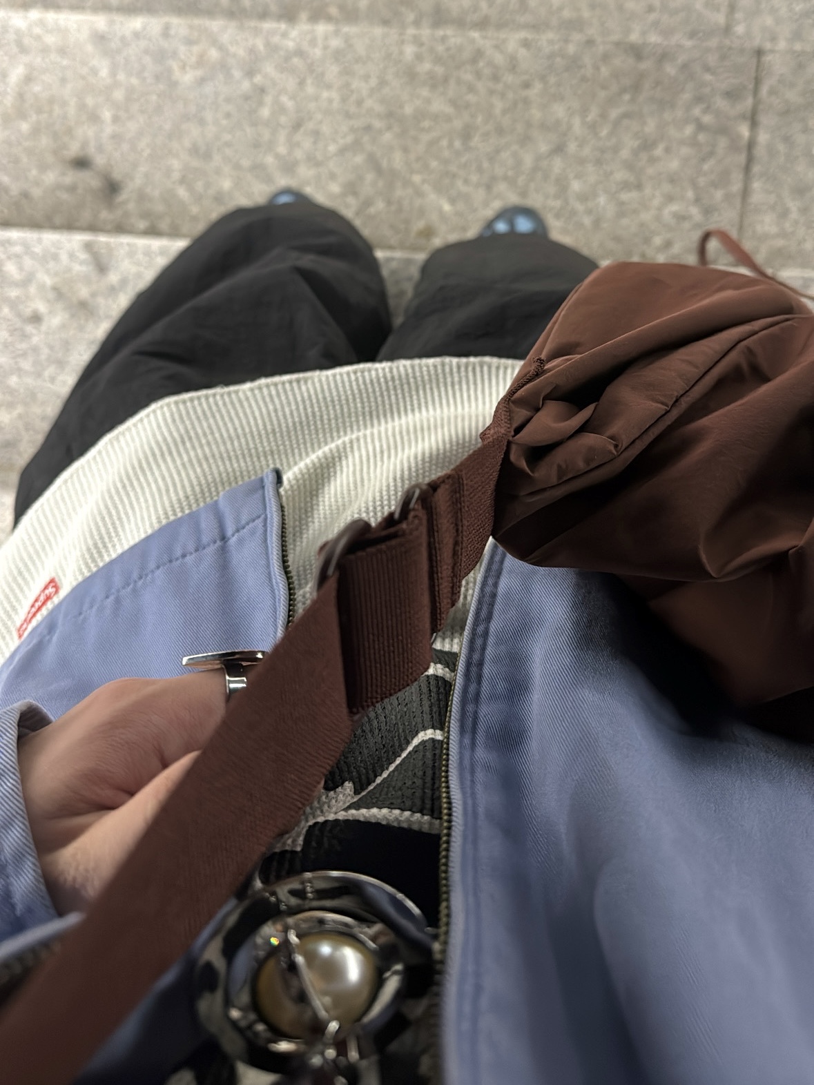 Oakley Factory Team x Brain Dead Ostrich Chop Saw Mule Maroon Espresso, Kapital 20 Crew T-Shirt White 착용 스타일 - 2
