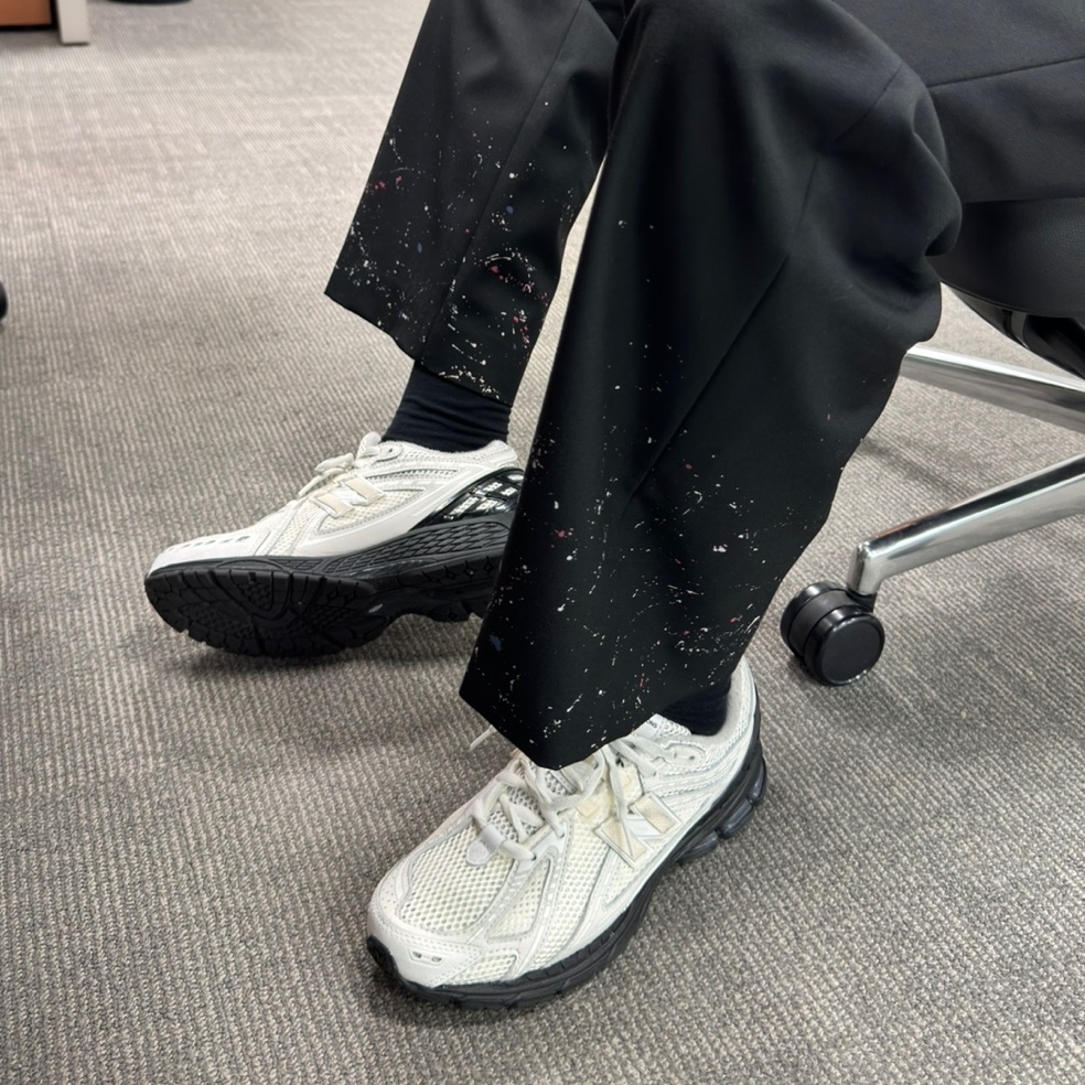 New Balance x Comme des Garcons Homme 1906R White 착용 스타일 - 2