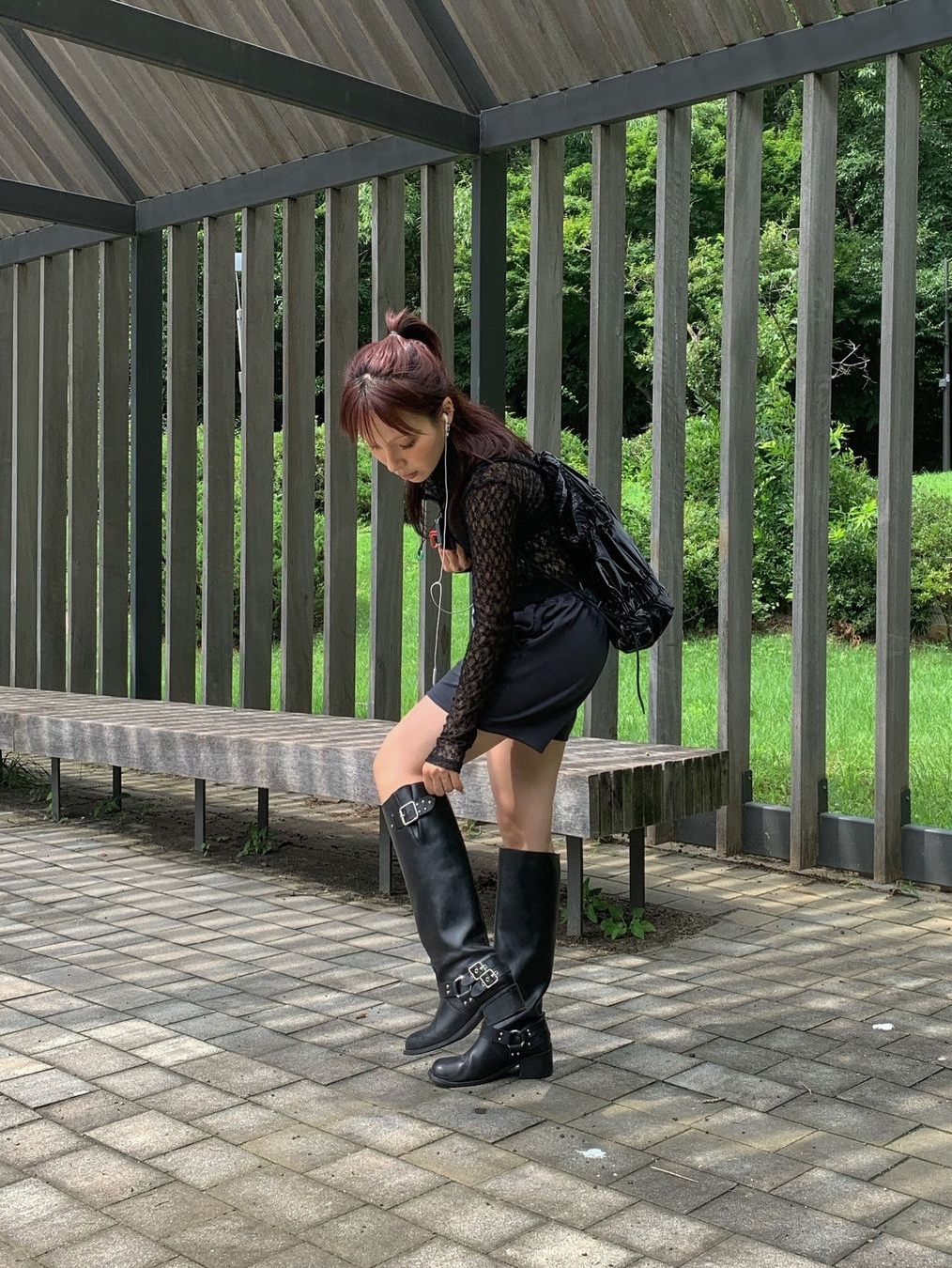 ACOC Tiered Banding Backpack Black 착용 스타일