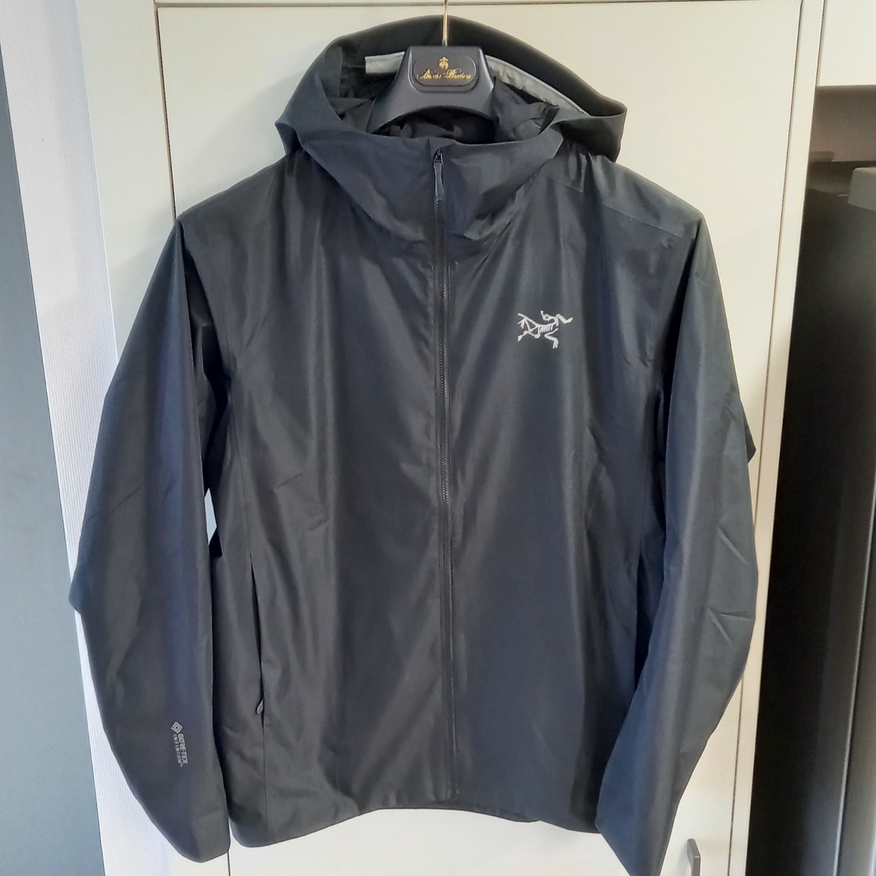 Arc'teryx Solano Hoody Black 착용 스타일 - 1