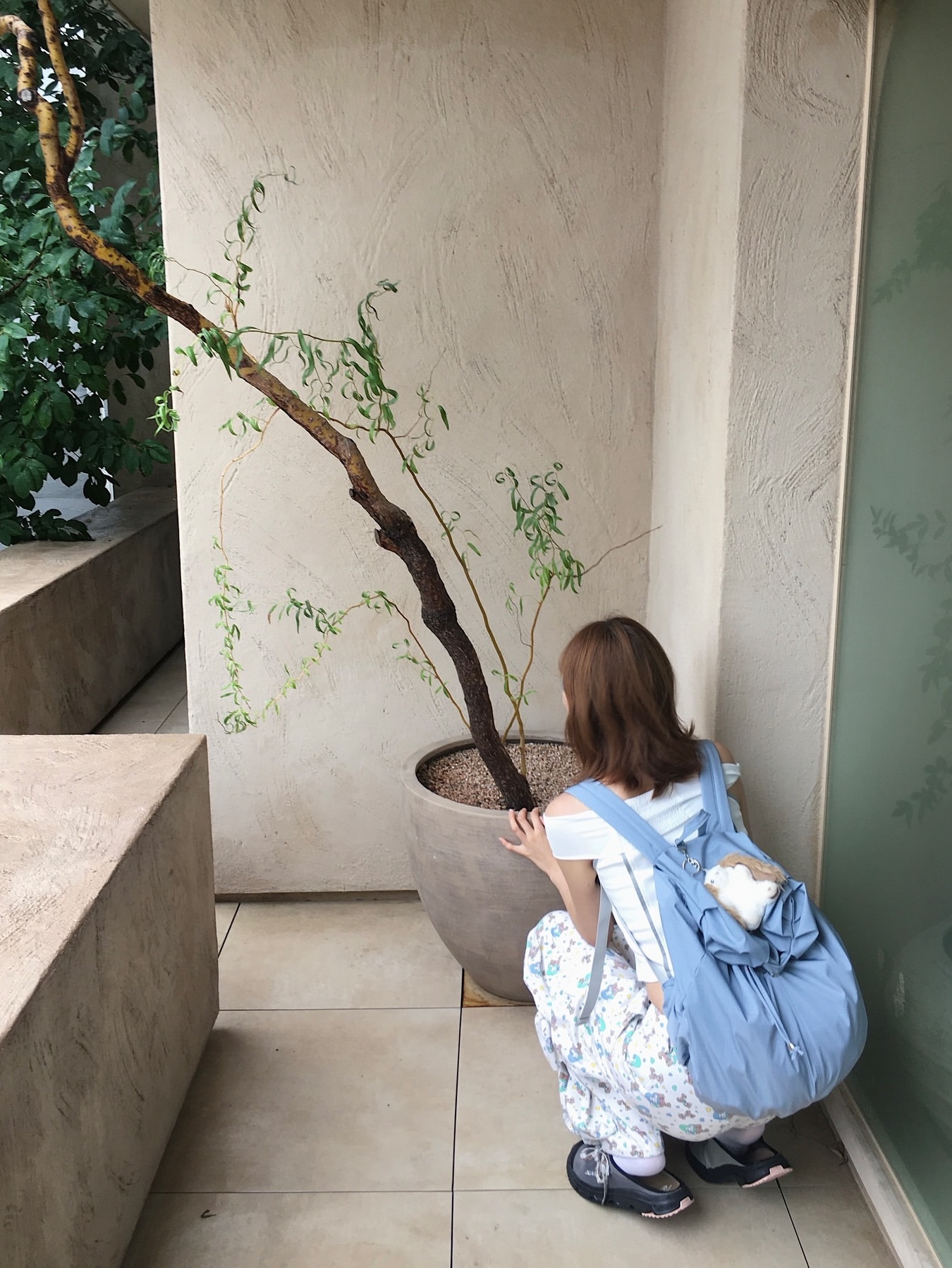 ACOC Blooming Backpack Ice Blue 착용 스타일 - 3