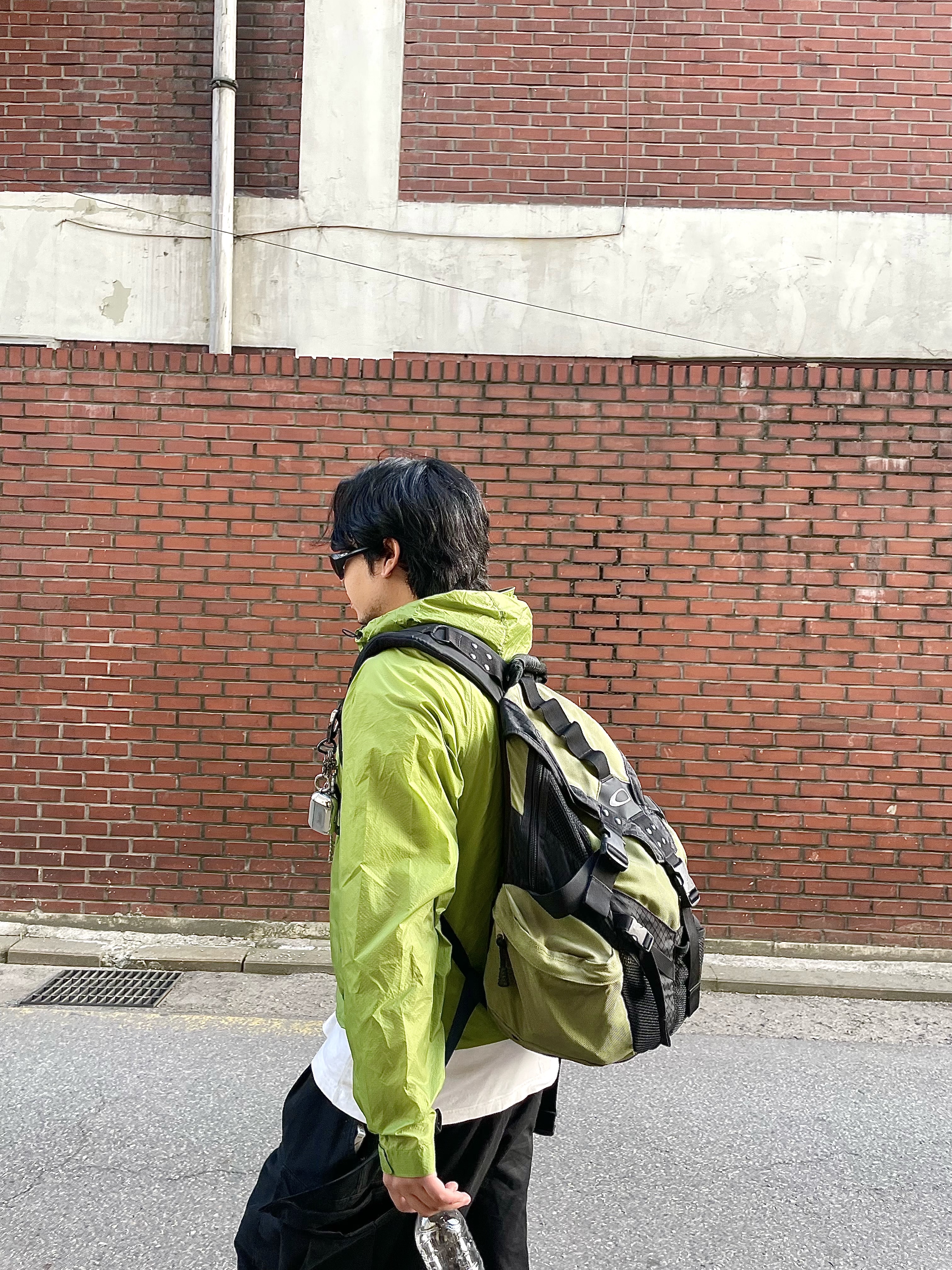 Salomon XT-6 Gore-Tex Black Ebony, Oakley Eye Jacket Redux Matte Black Frame Prizm Grey Lenses High Bridge Fit 착용 스타일 - 5