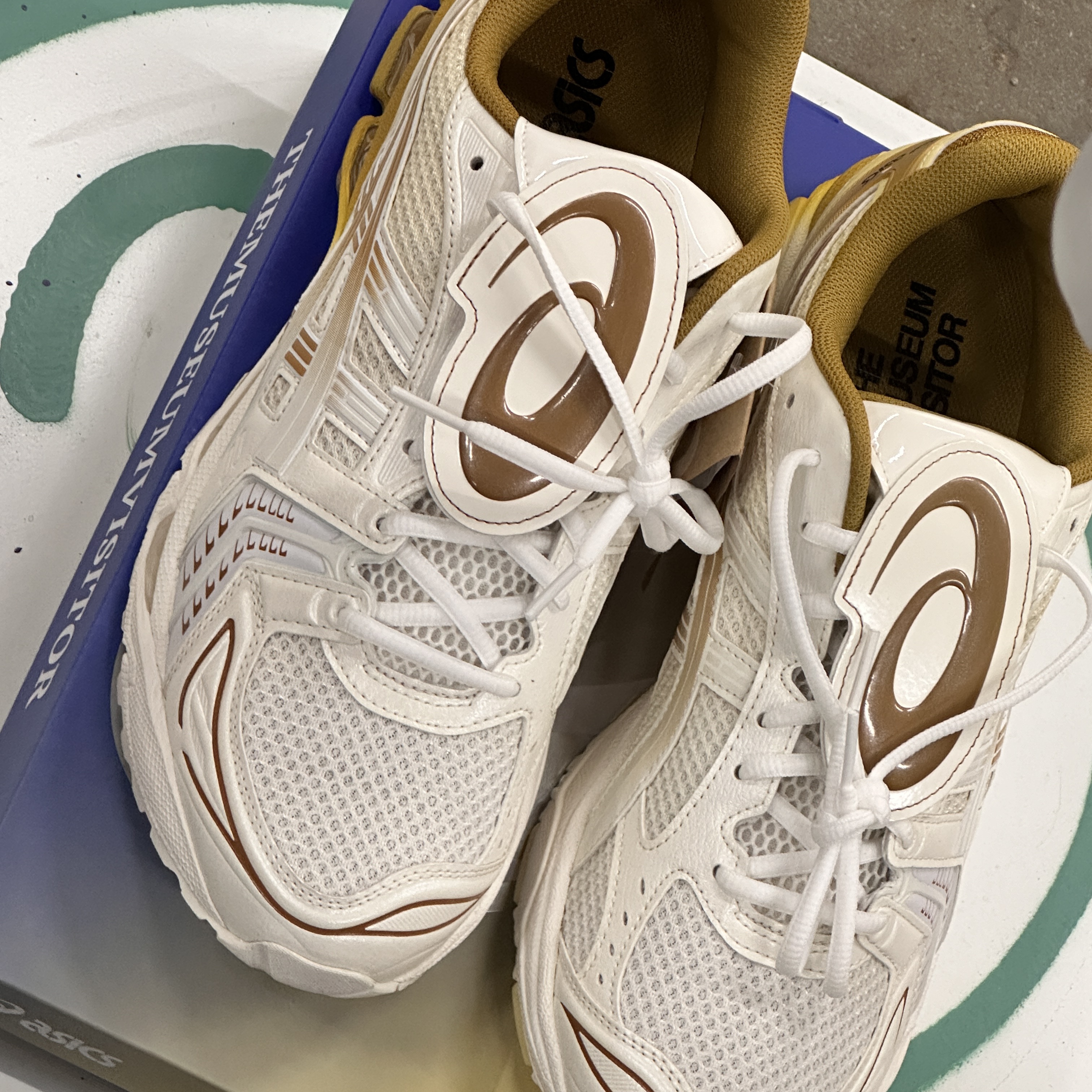 Asics x The Museum Visitor Gel-Kayano 14 Cream Mineral Brown 착용 스타일