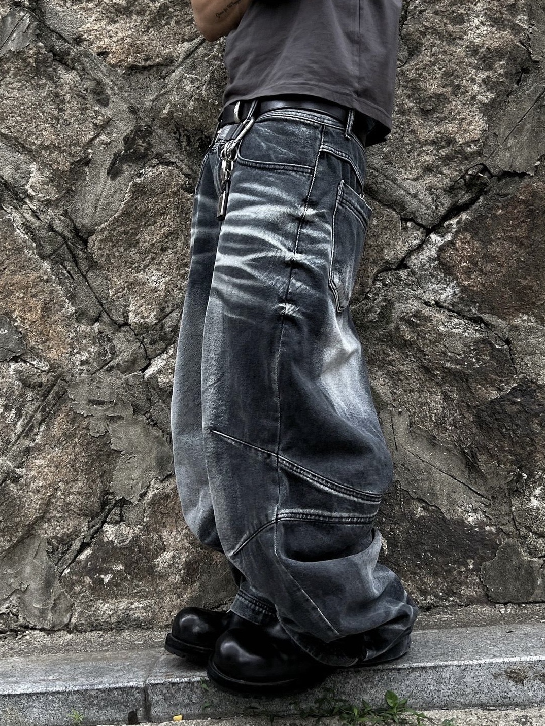 BLR Embossed Wave Washing Wide Denim Pants Blue, Balenciaga Steroid Derby Black 착용 스타일