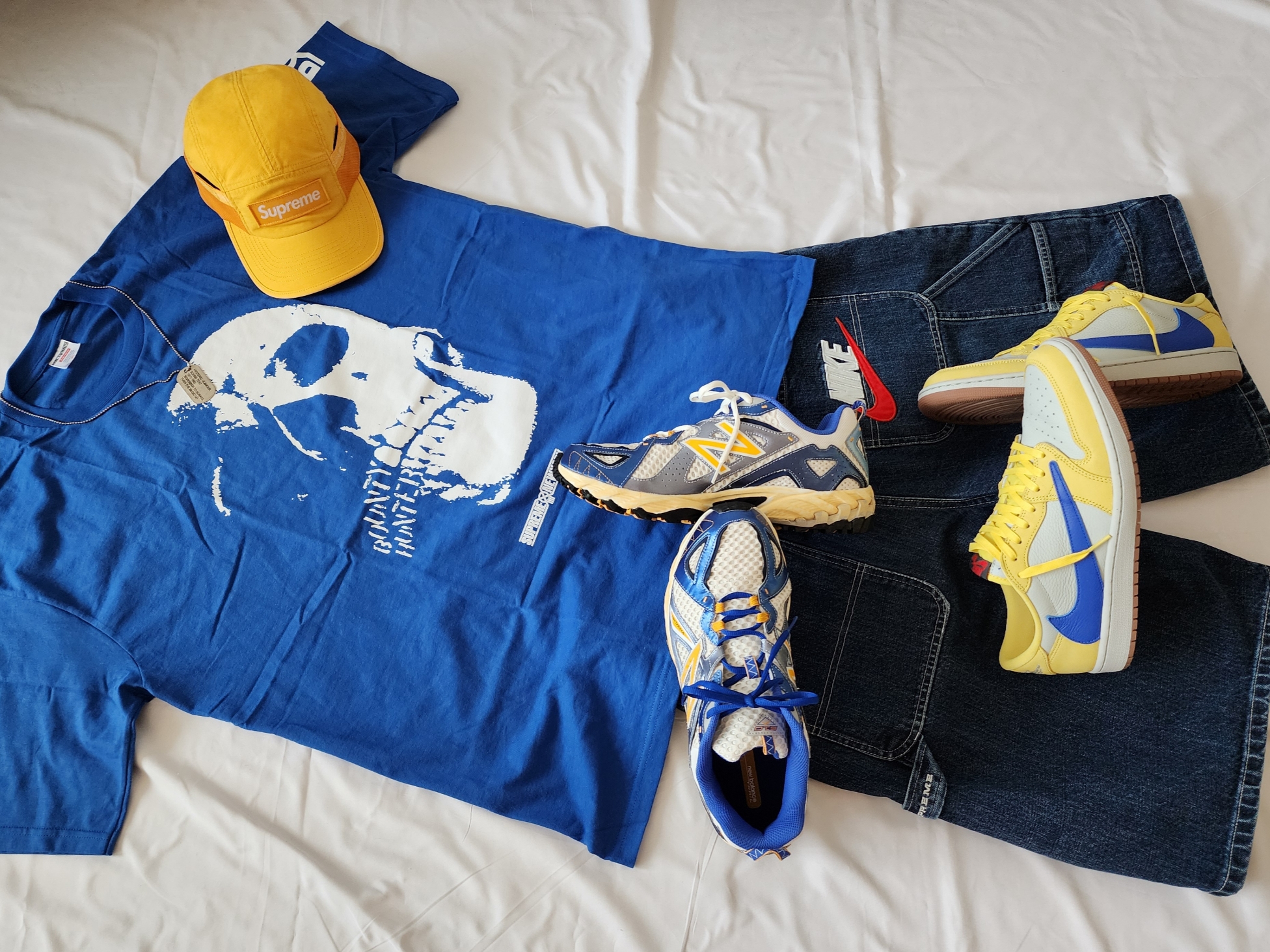 Supreme Mesh Pocket Camp Cap Yellow - 23FW, Supreme x Bounty Hunter Skulls T-Shirt Royal - 23FW 착용 스타일 - 1