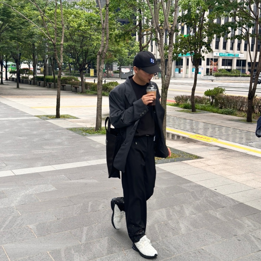 New Balance x Comme des Garcons Homme 1906R White 착용 스타일 - 1