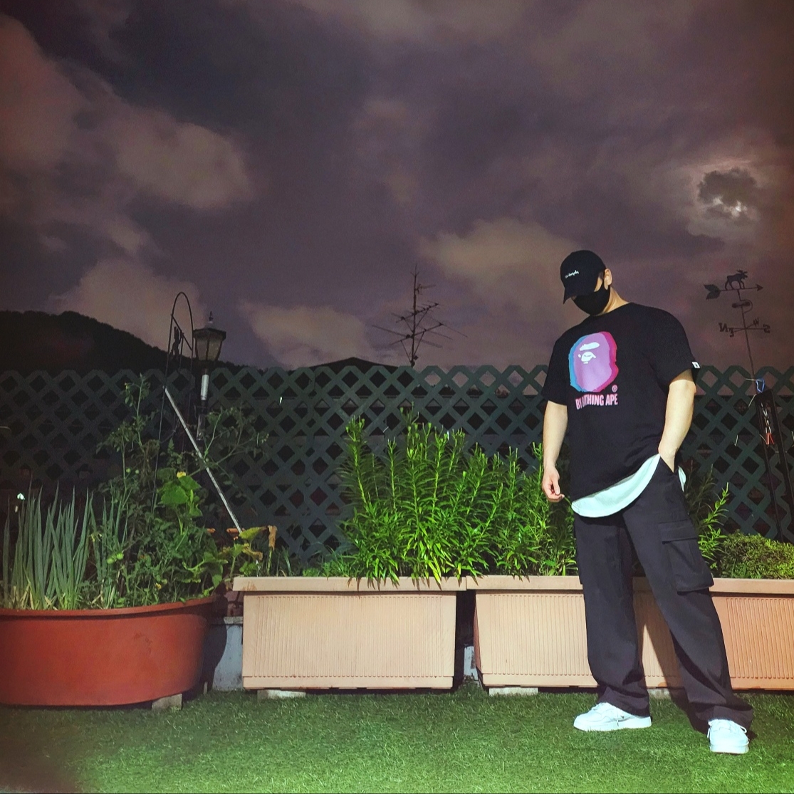 BAPE Glitch Art By Bathing T-Shirt Black, Adidas Supercourt White Core Black 착용 스타일 - 1