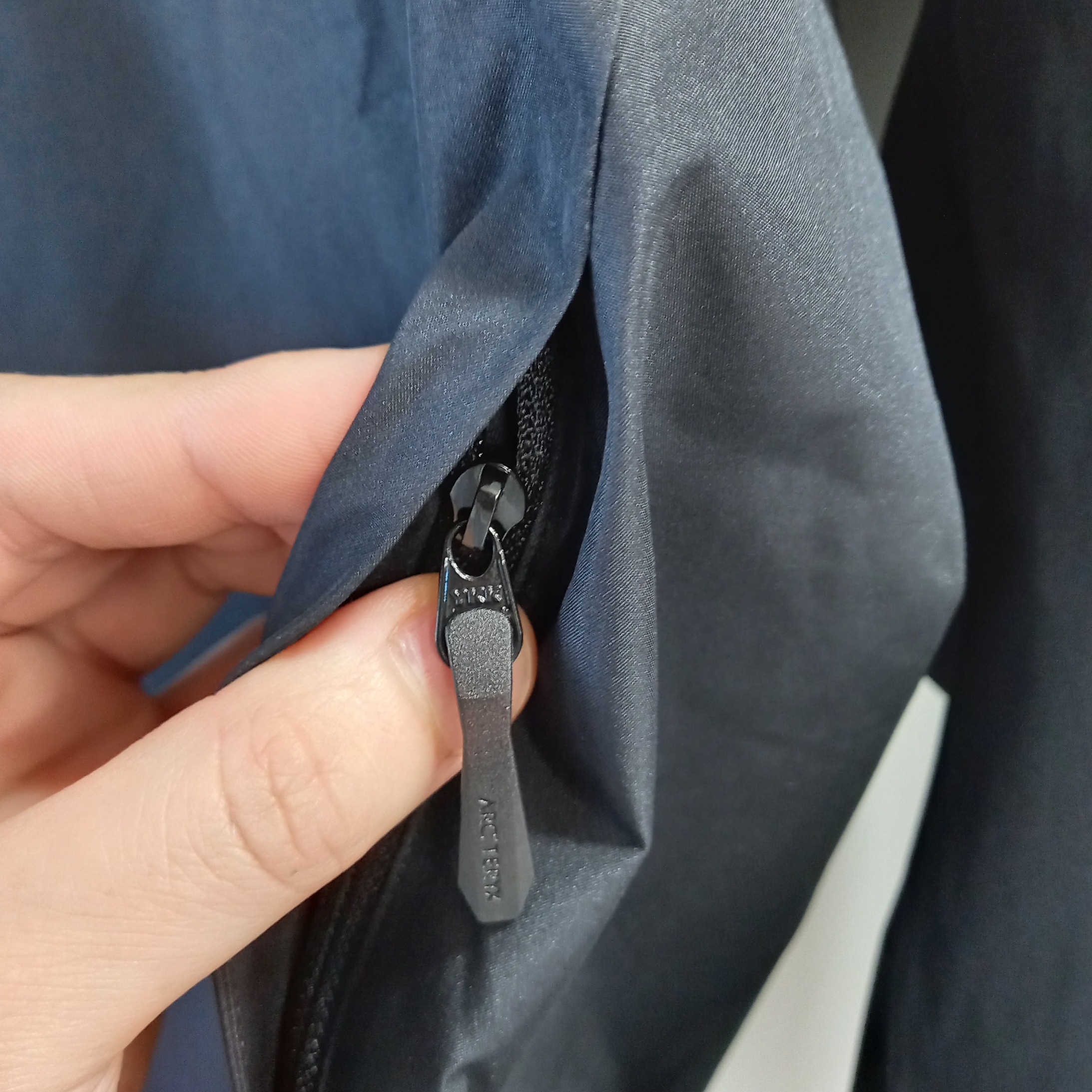 Arc'teryx Solano Hoody Black 착용 스타일 - 8