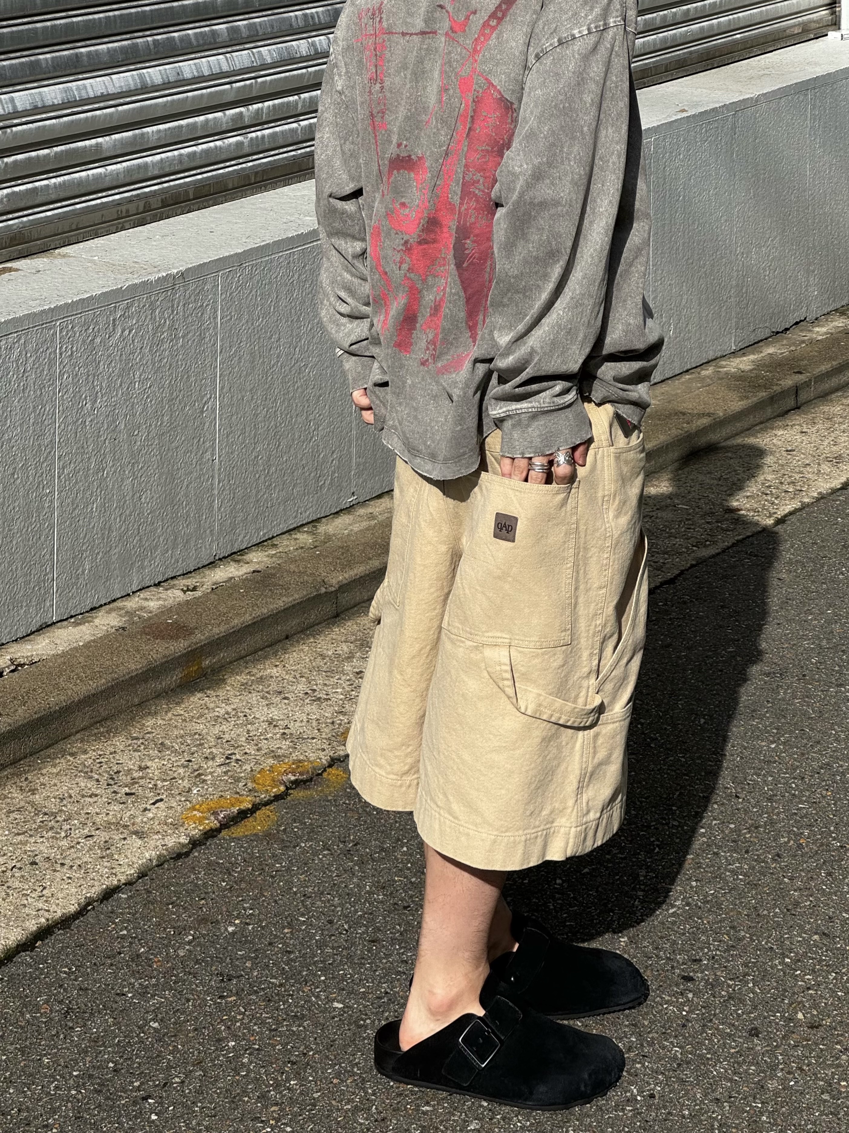 Awende Beheading Asaemon White Long Sleeve, Balenciaga Sunday Mule Black 착용 스타일 - 5