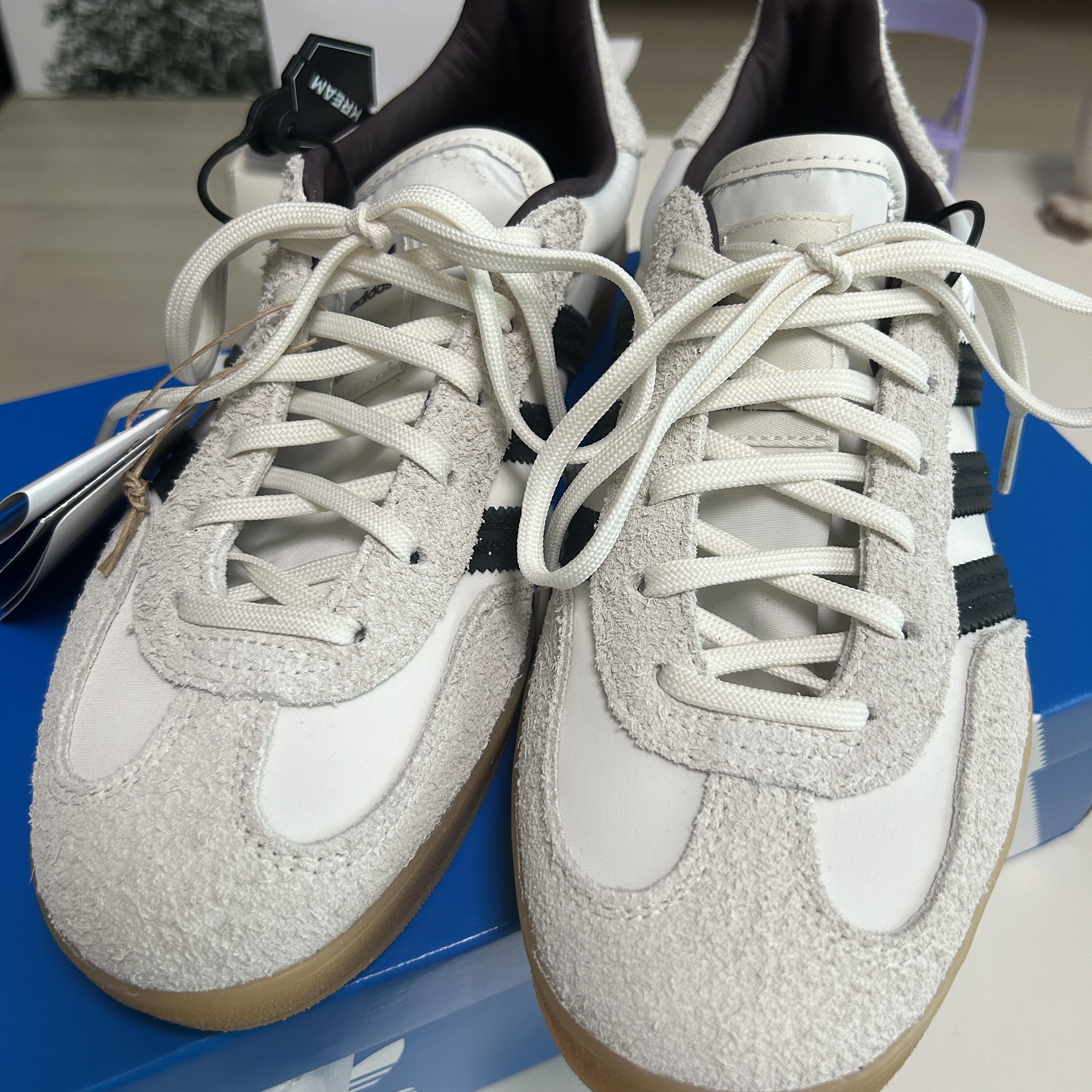 Adidas x Hikari Shibata Gazelle Indoor Core White Night Grey 착용 스타일