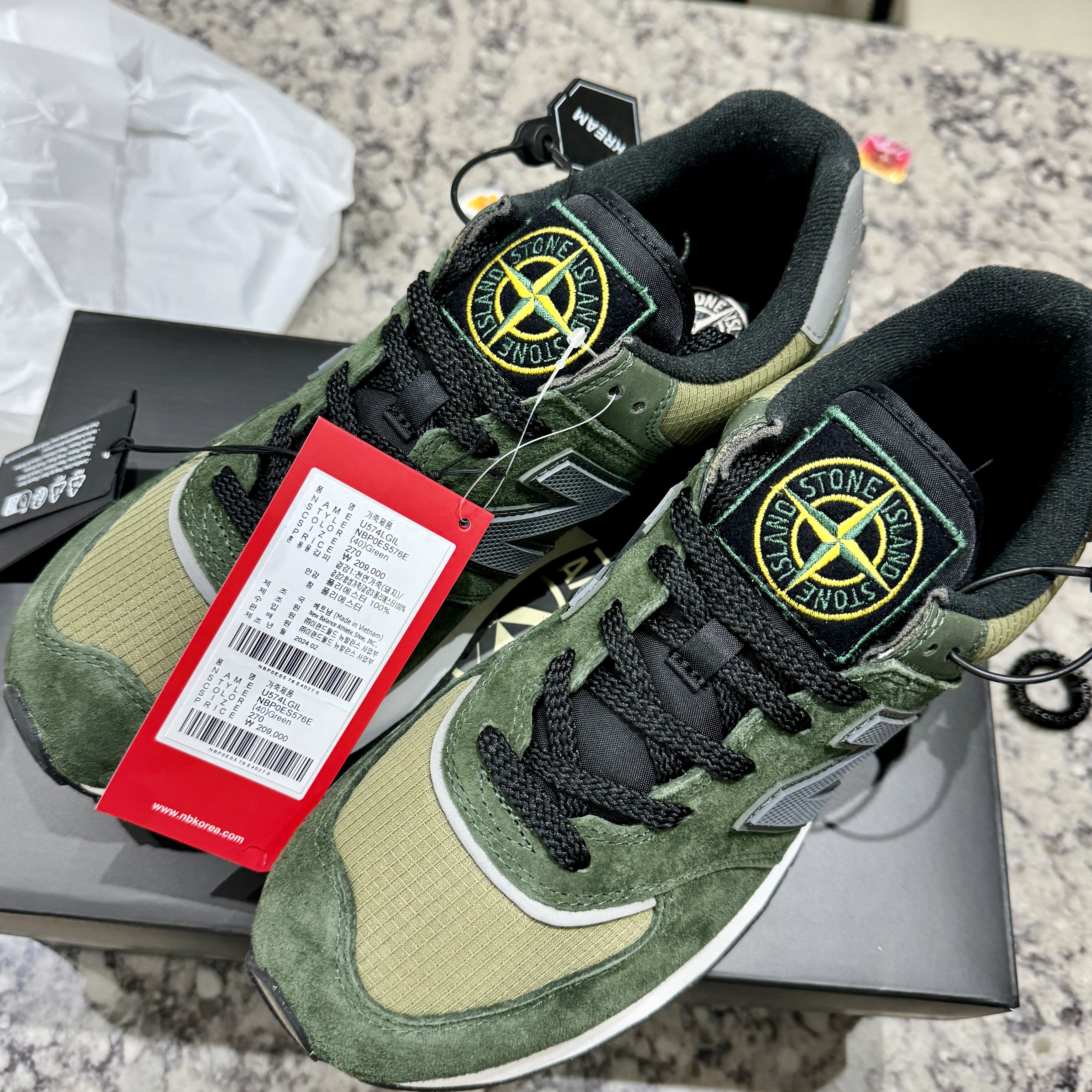 New Balance x Stone Island 574 Legacy Dark Green 착용 스타일 - 2