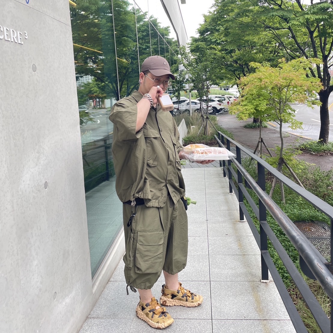 Nike ACG Heritage 86 Cap Ironstone, Nike ISPA Overreact Sandal Wheat 착용 스타일 - 2