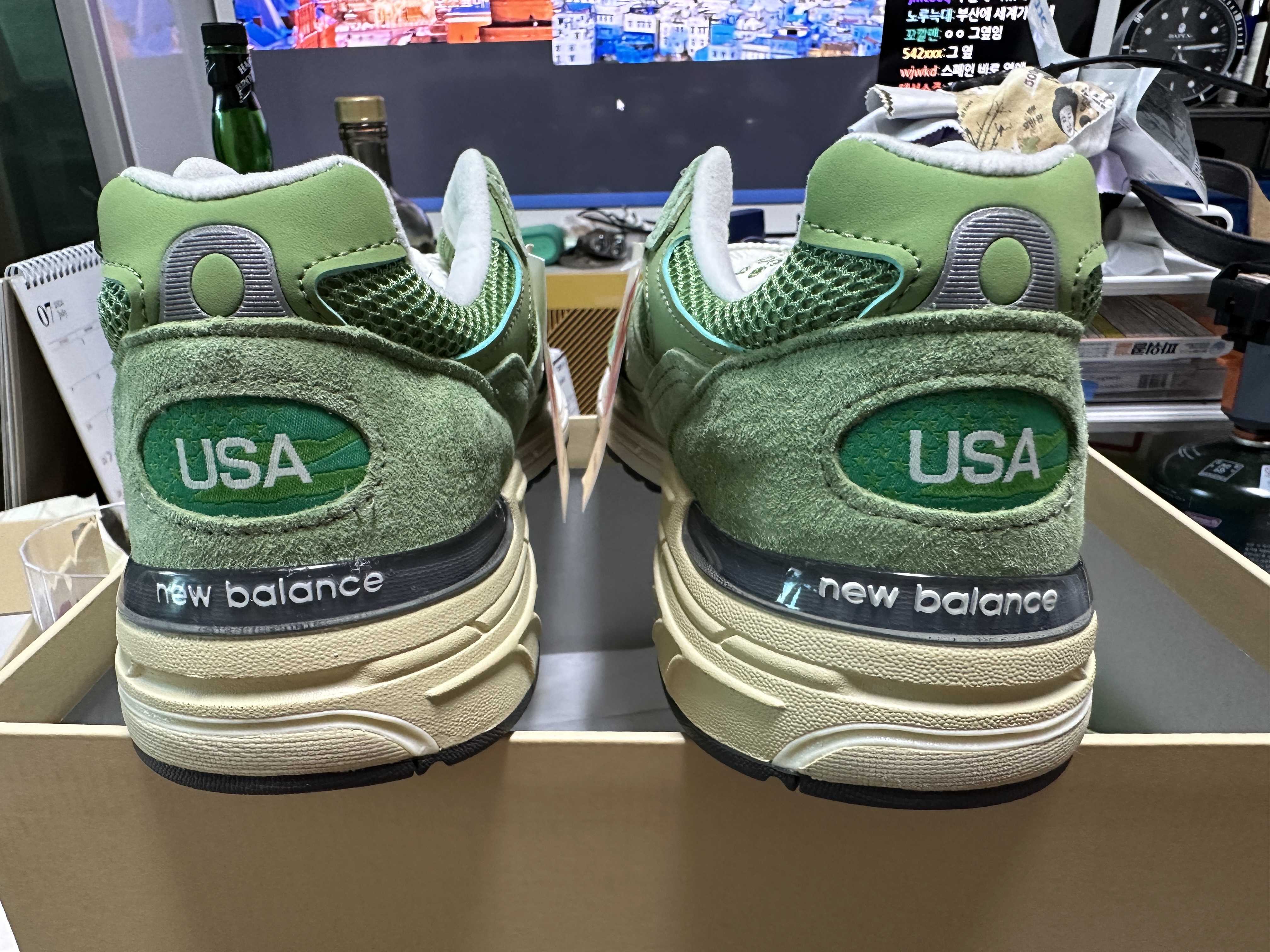 New Balance 993 Made in USA Chive Sea Salt 착용 스타일