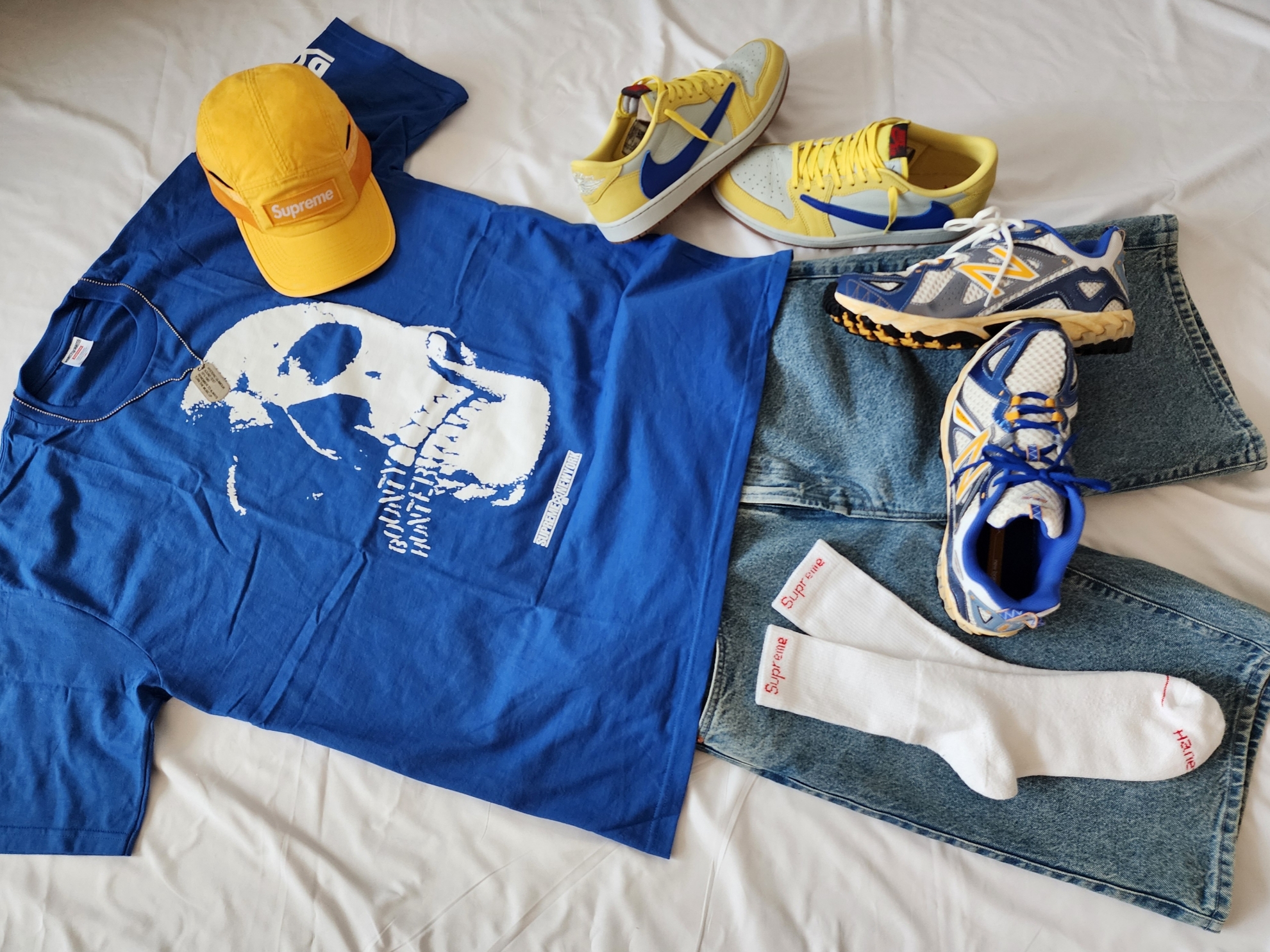 Supreme Mesh Pocket Camp Cap Yellow - 23FW, Supreme x Bounty Hunter Skulls T-Shirt Royal - 23FW 착용 스타일 - 2