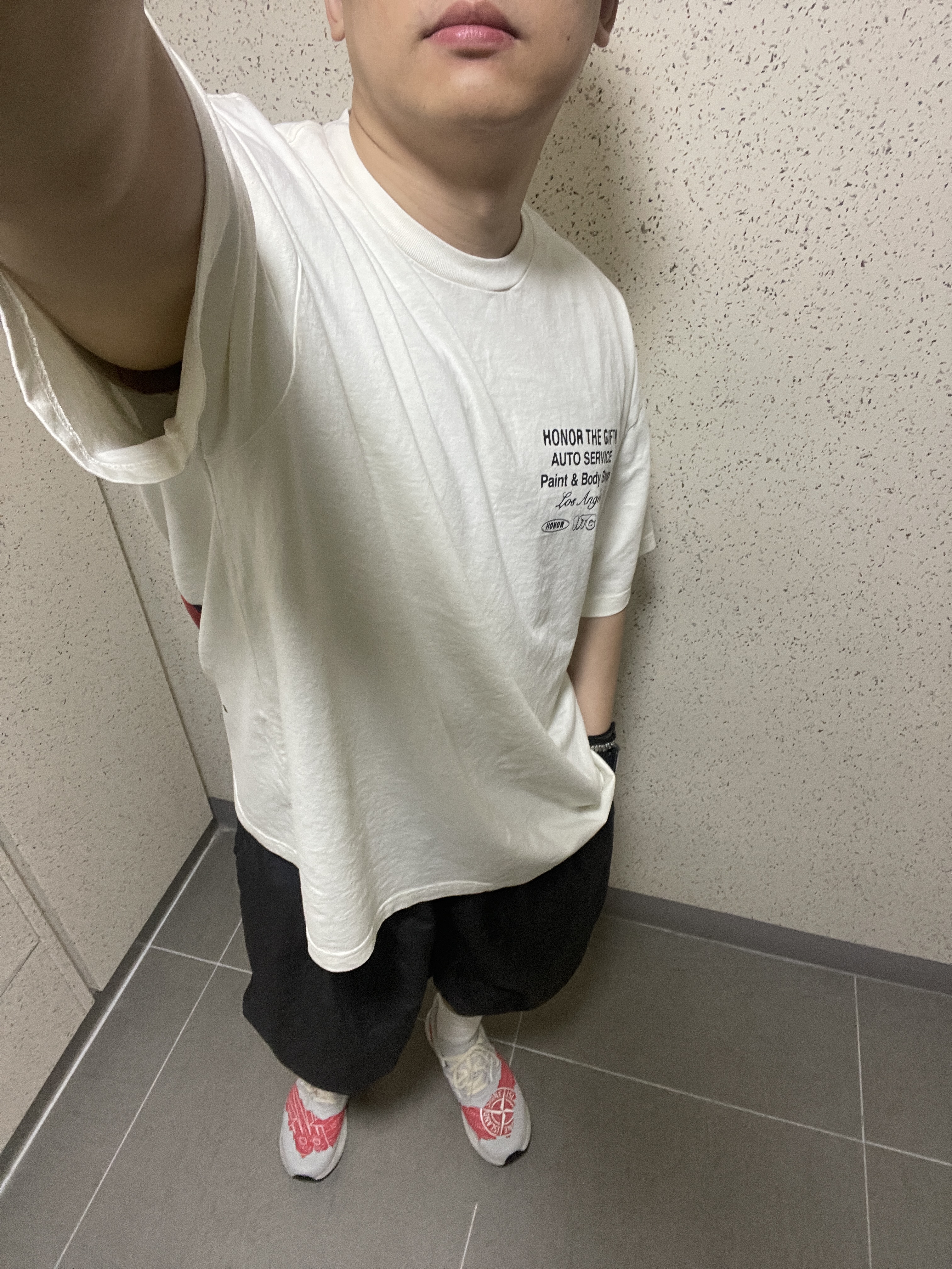 New Balance x Stone Island x Tokyo Design Studio FuelCell RC Elite v2 SI Red, Honor the Gift Inner City Auto Service SS Tee Bone 착용 스타일 - 1