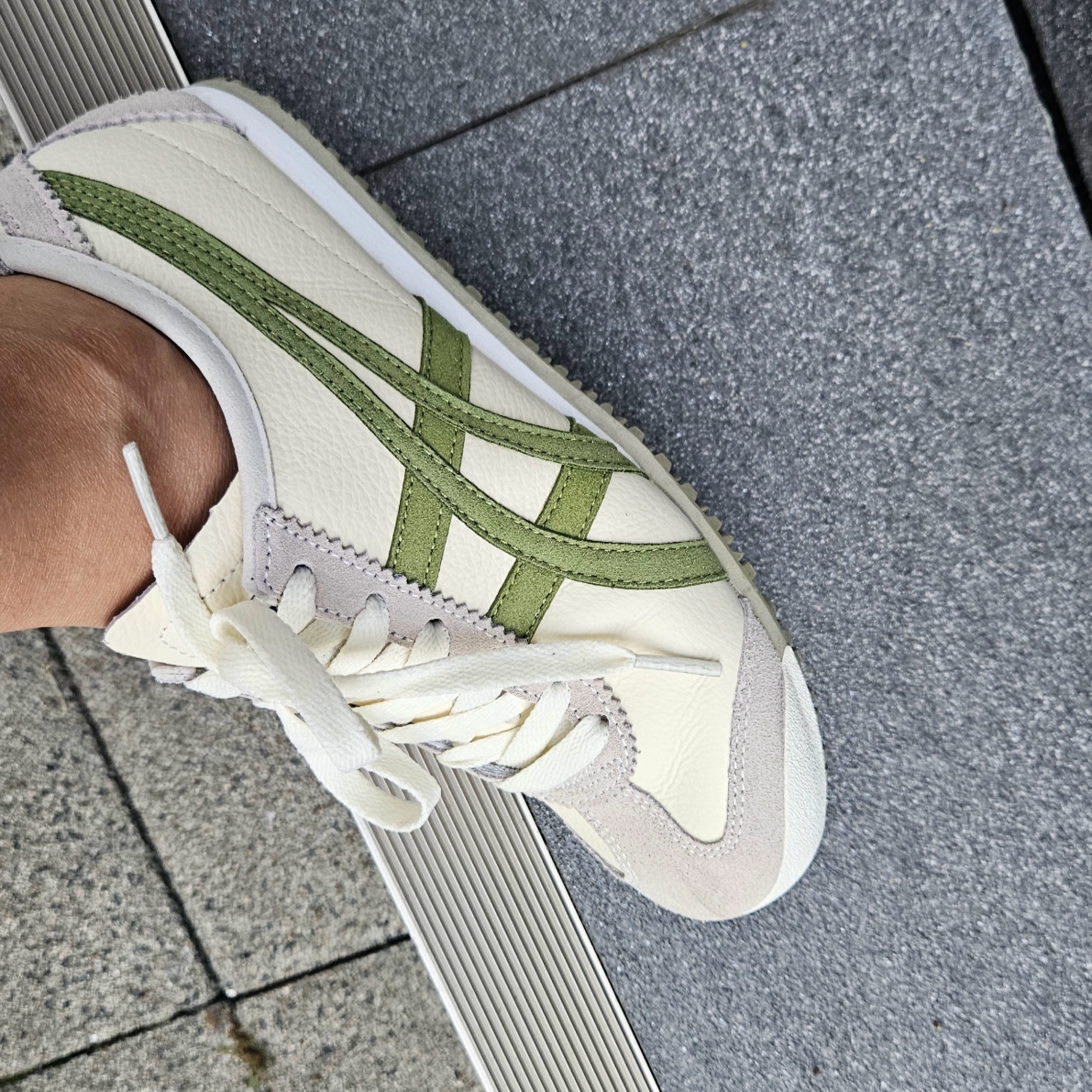 Kangol Canvas Mini Tote Bag 3727 Ivory, Onitsuka Tiger Mexico 66 Vintage Birch Cactus Green 착용 스타일 - 4
