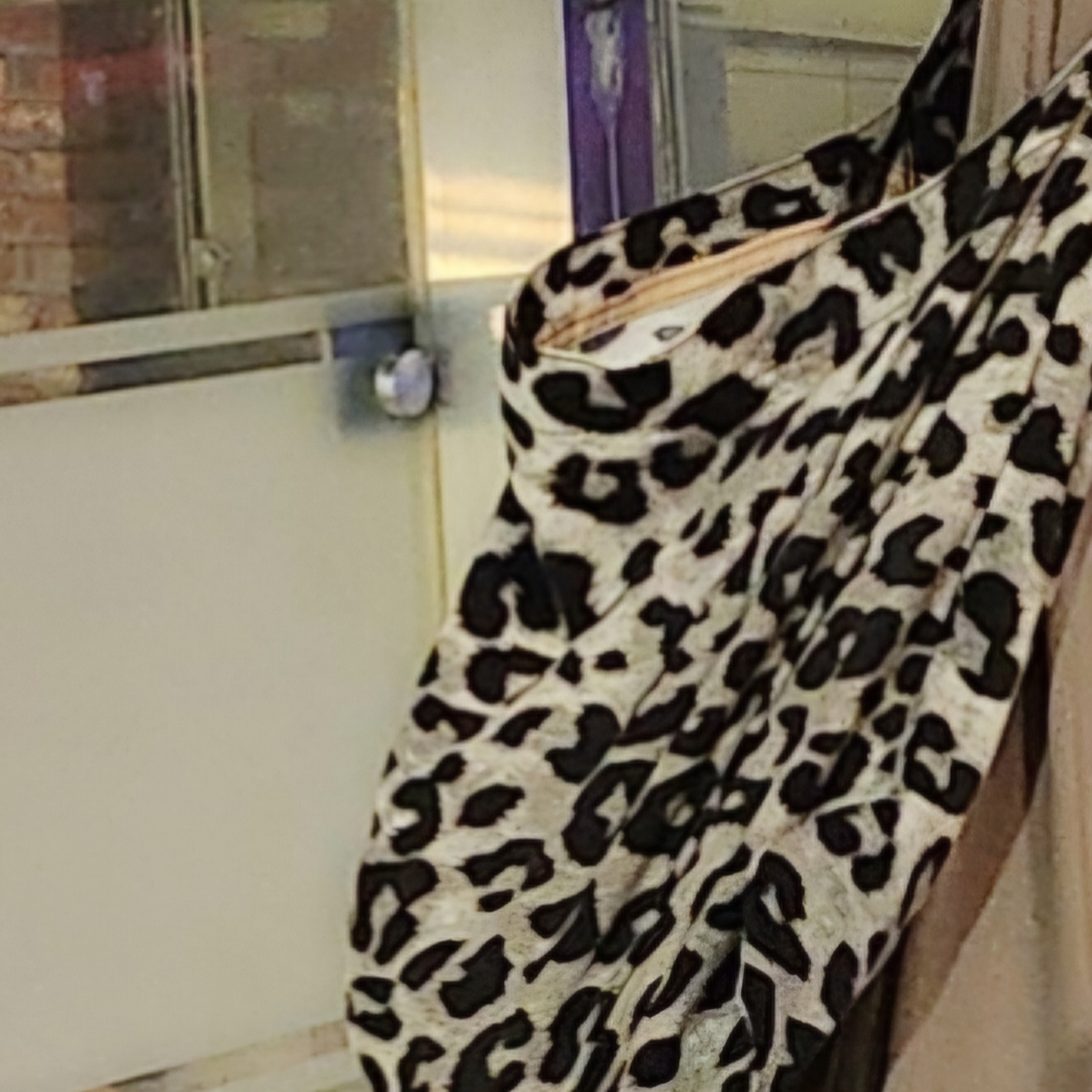 Emis New Leopard Corduroy Eco Bag Gray 착용 스타일