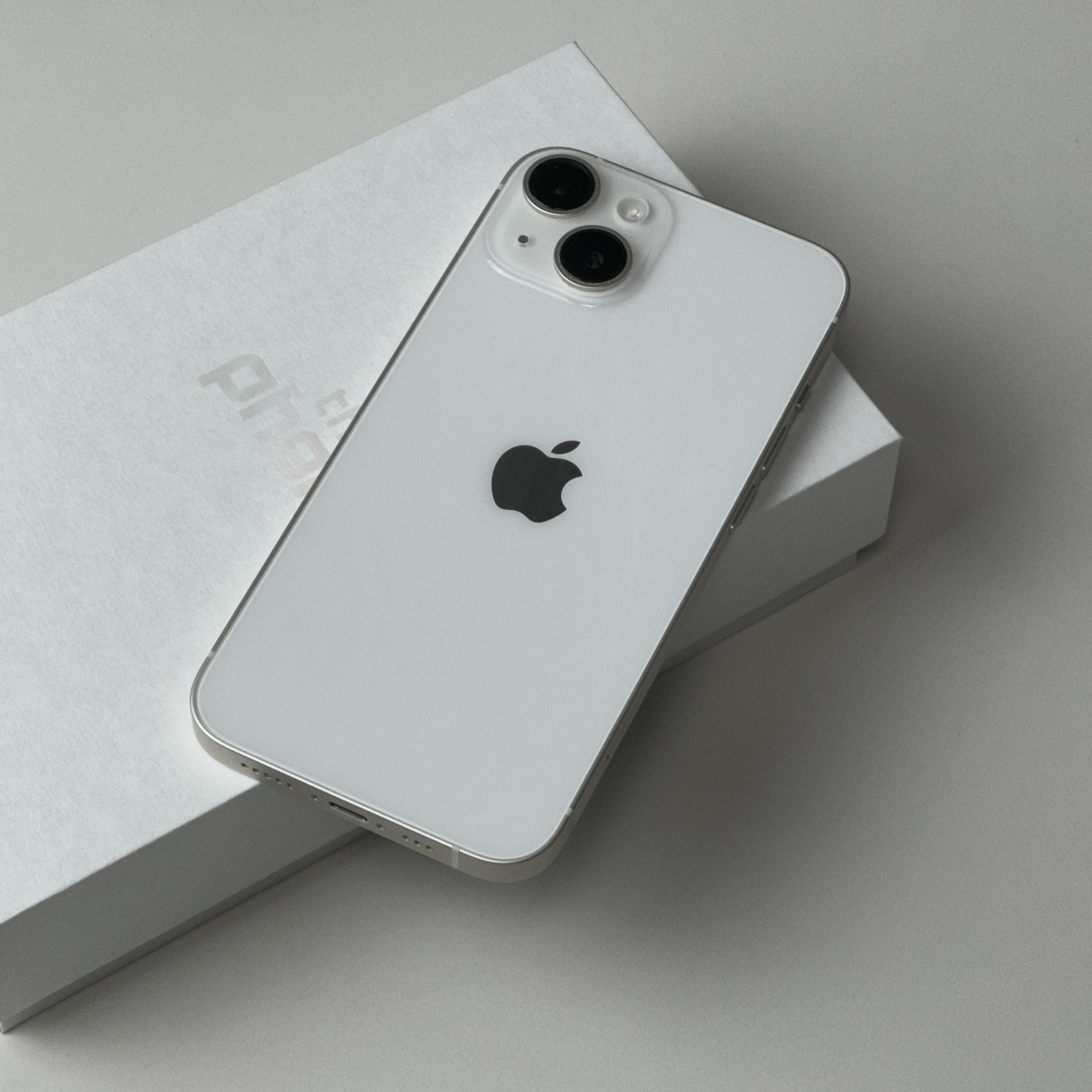 [S등급] Refurbished iPhone 14 128GB Starlight 착용 스타일
