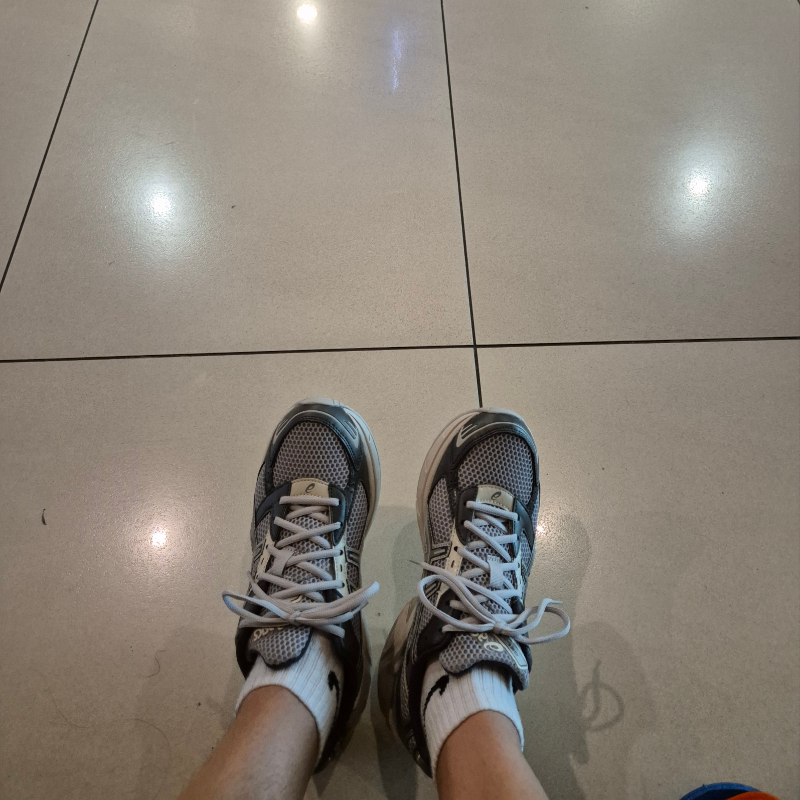 Asics Gel-1130 Oyster Grey Clay Grey 착용 스타일
