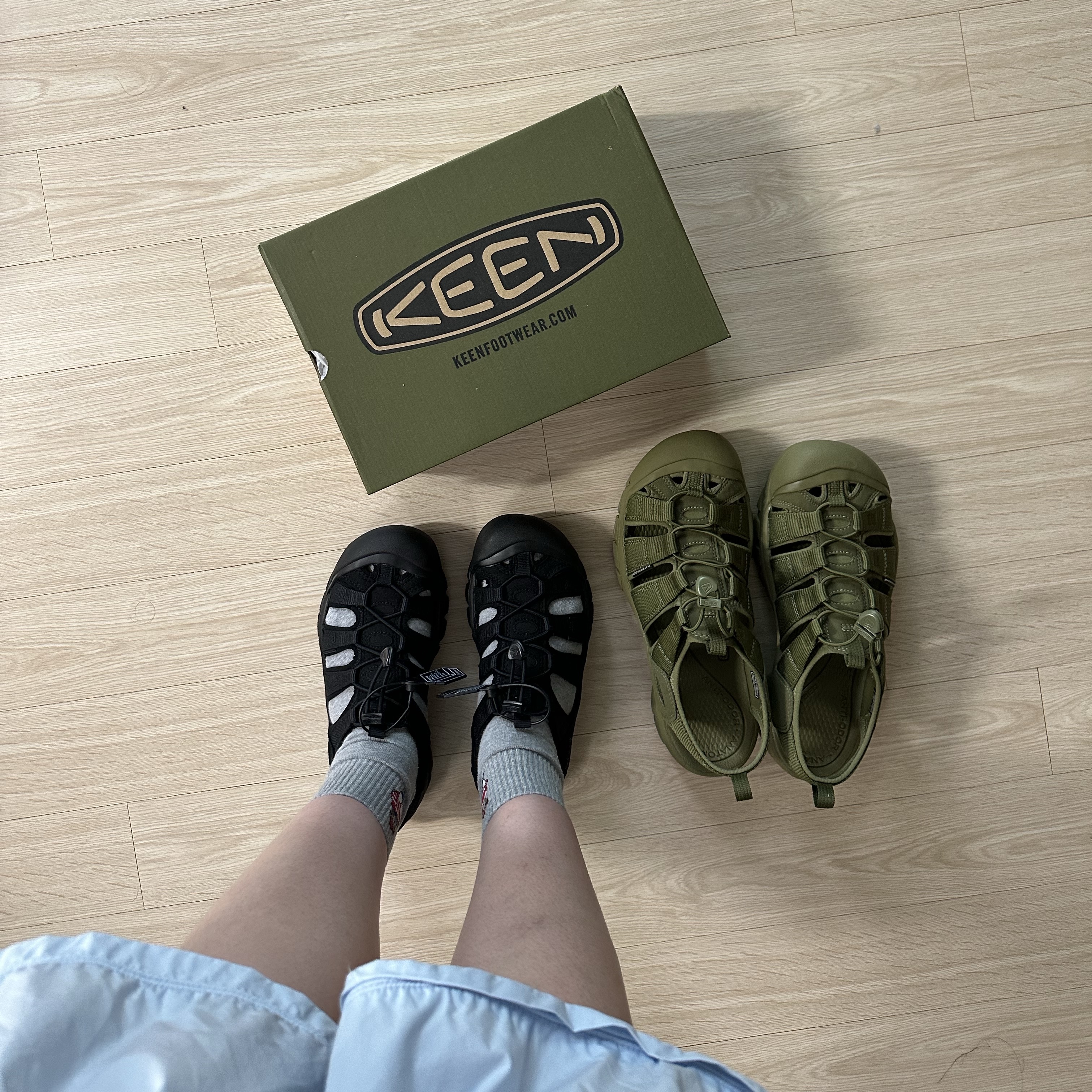 (W) Keen Newport H2 Triple Black 착용 스타일