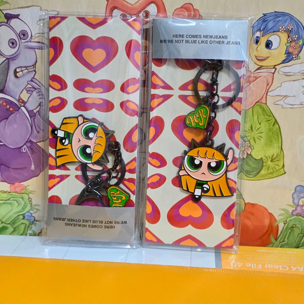 NewJeans x The Powerpuff Girls Metal Keyring Haerin 착용 스타일