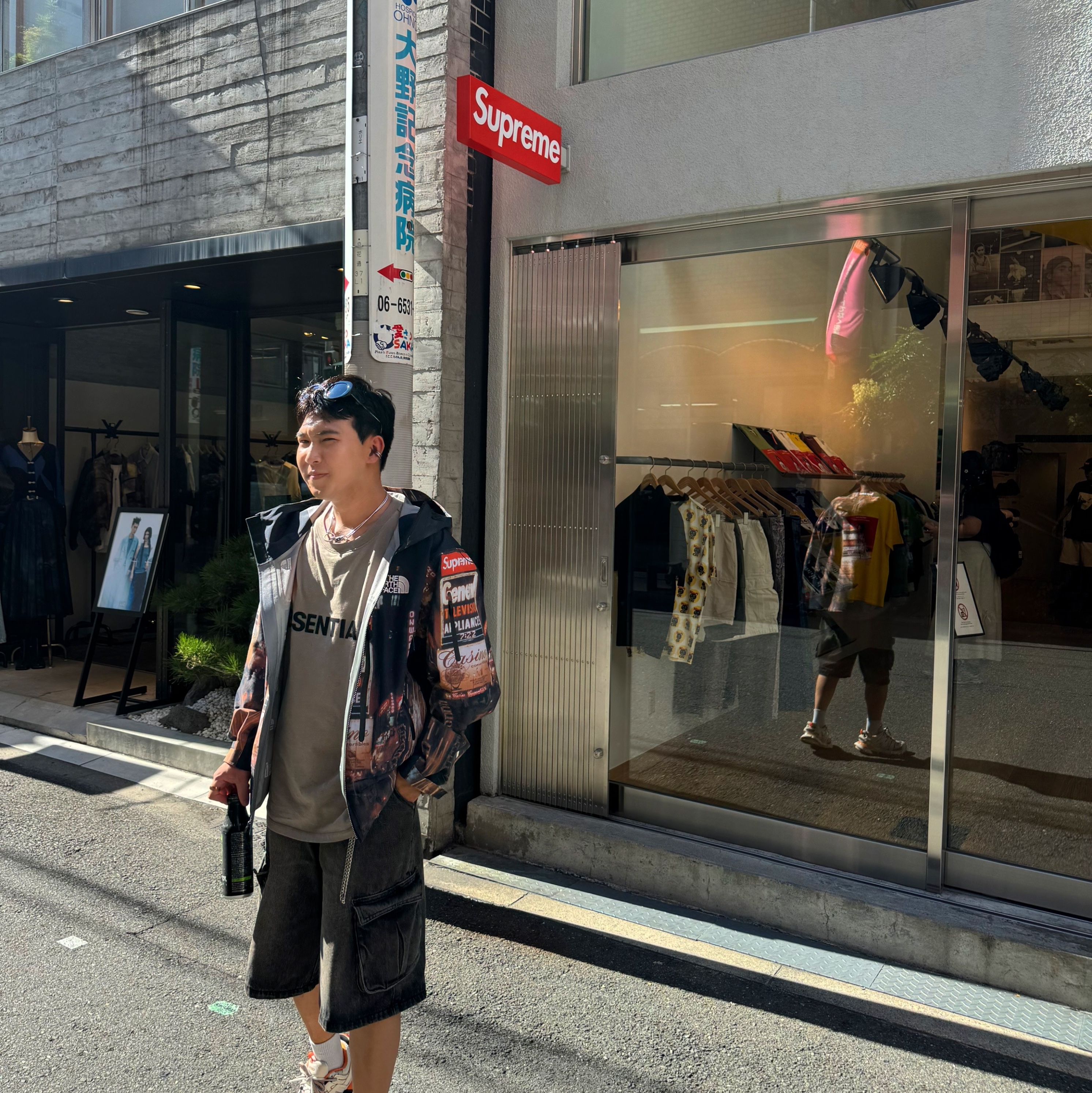 Supreme x The North Face Taped Seam Shell Jacket Times Square - 22FW, Balenciaga Track Sneakers White 착용 스타일