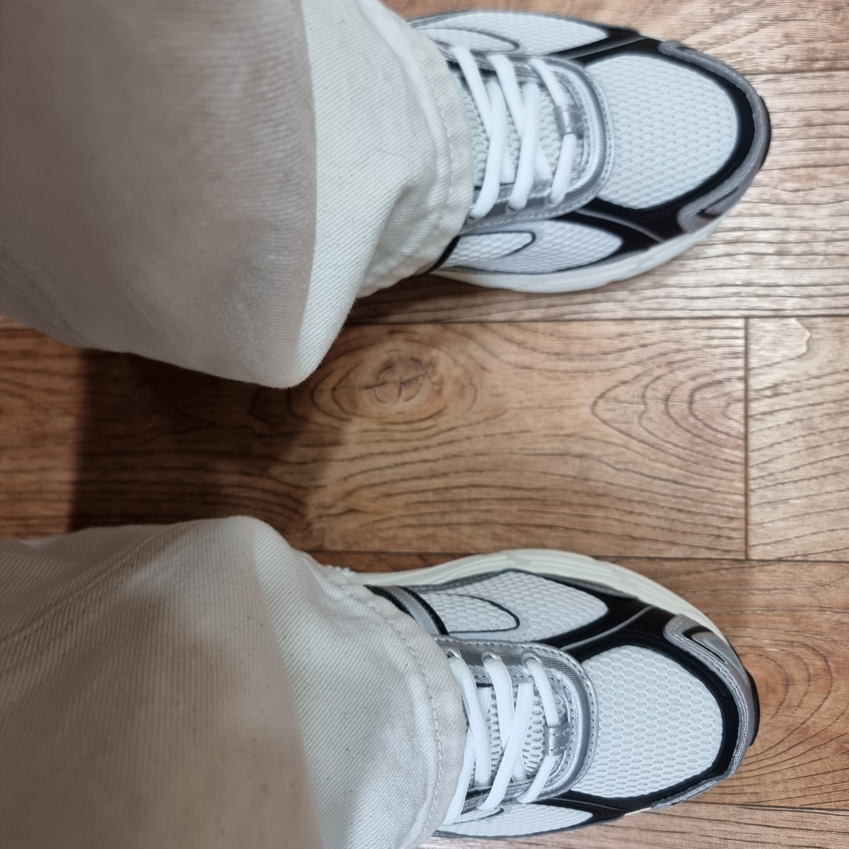 Adidas Response CL Silver Metallic Core White 착용 스타일 - 1
