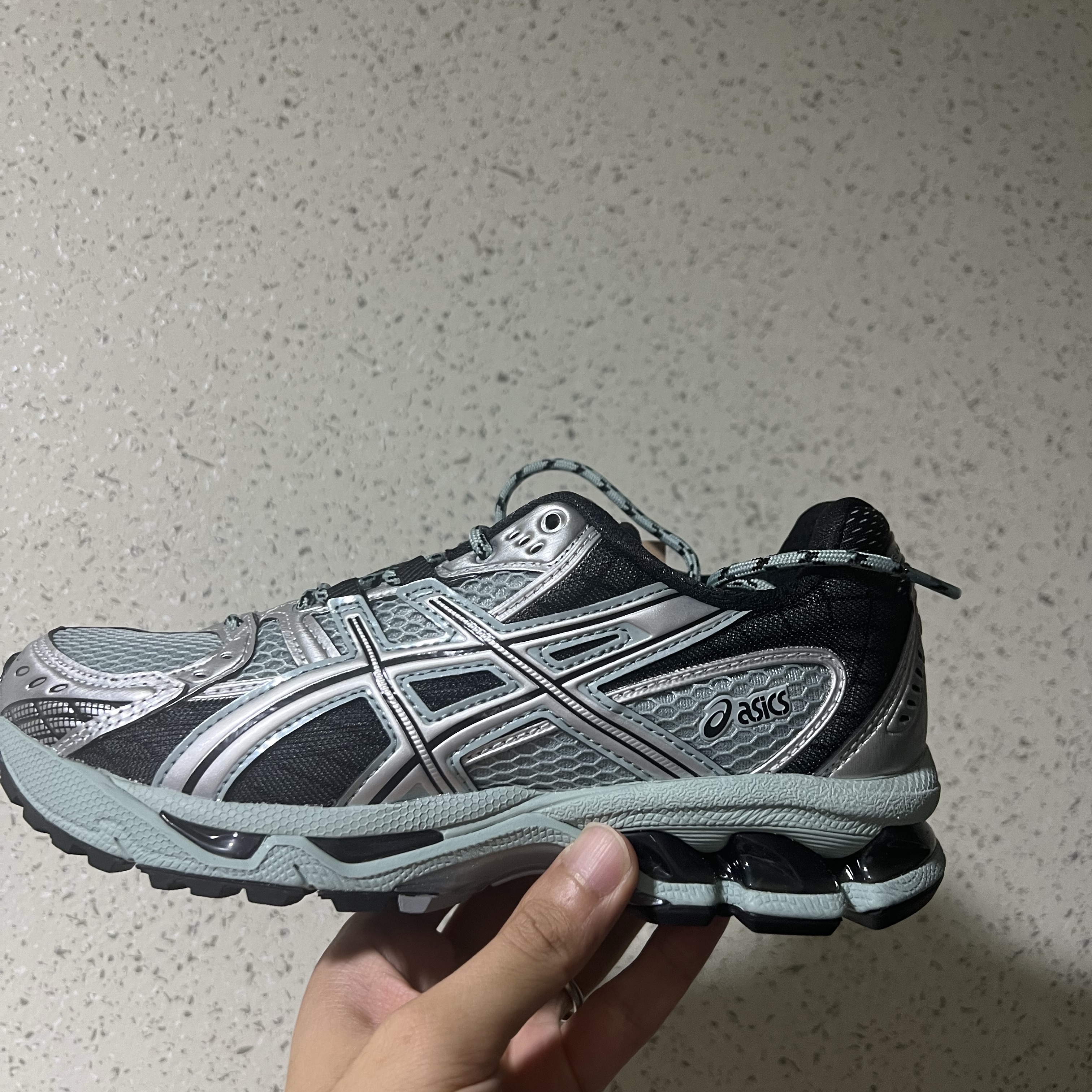 Asics Gel-Nimbus 10.1 Ocean Haze Pure Silver 착용 스타일 - 1