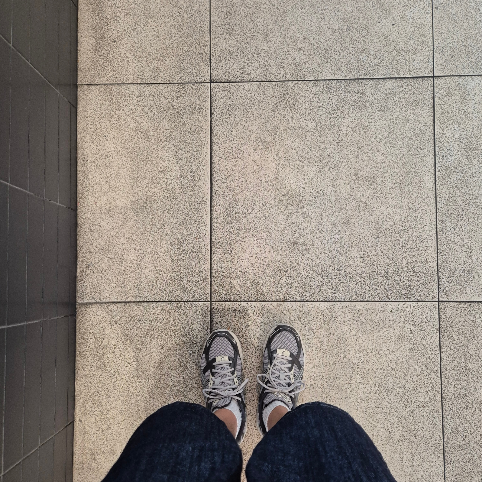 Asics Gel-1130 Oyster Grey Clay Grey 착용 스타일