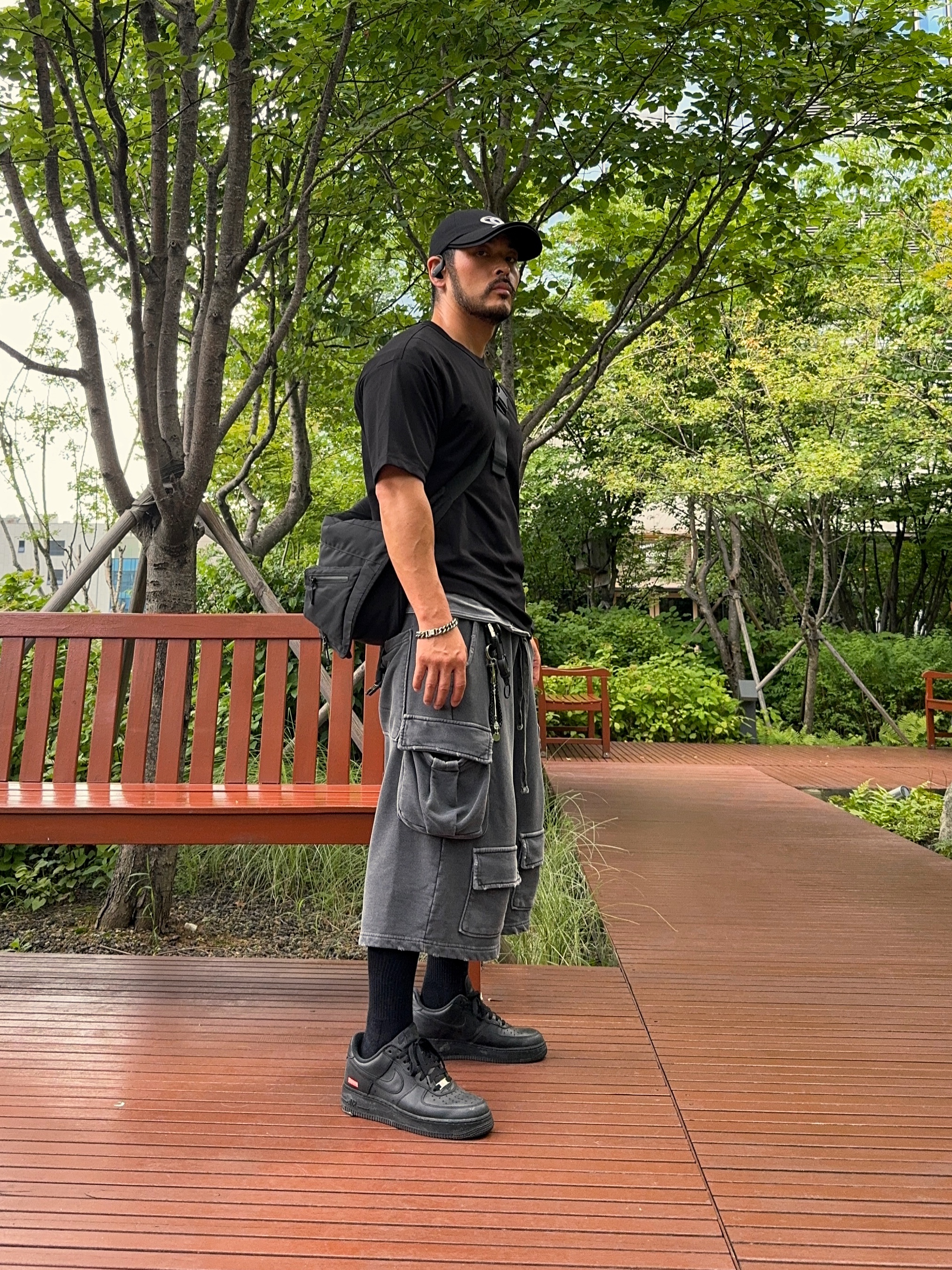 Nike x Supreme Air Force 1 Low Black 착용 스타일 - 1