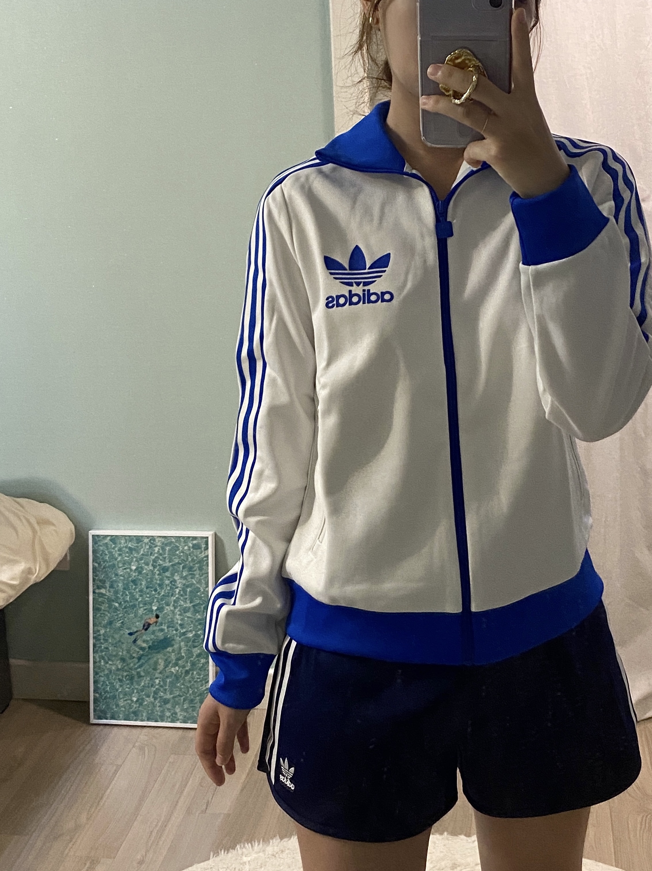 (W) Adidas Originals Beckenbauer Track Top Cloud White - KR Sizing, (W) Adidas Satin Sprint Shorts Dark Blue - KR Sizing 착용 스타일 - 1