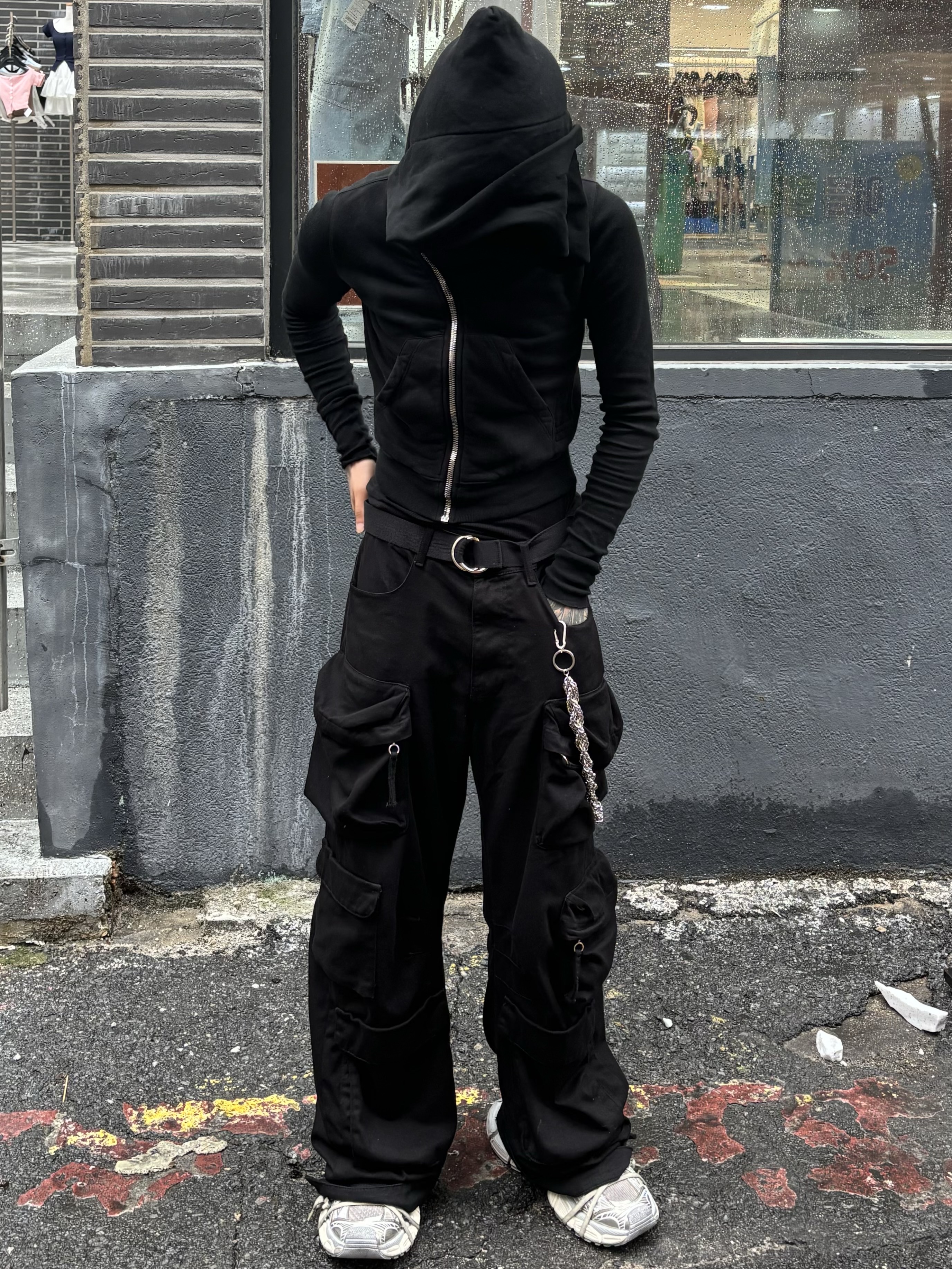 Zara Utility Pocket Pants Black, Balenciaga 3XL Sneakers Light Beige 착용 스타일