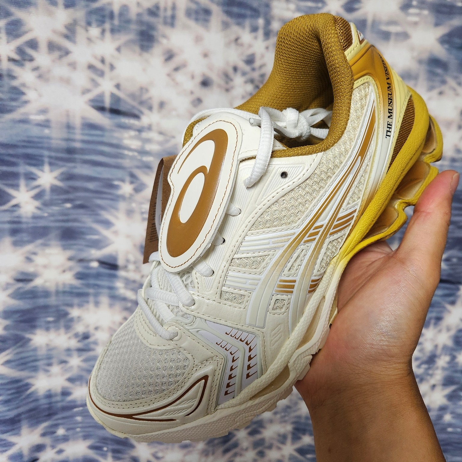 Asics x The Museum Visitor Gel-Kayano 14 Polar Shade Illusion Blue, Asics x The Museum Visitor Gel-Kayano 14 Cream Mineral Brown 착용 스타일 - 1