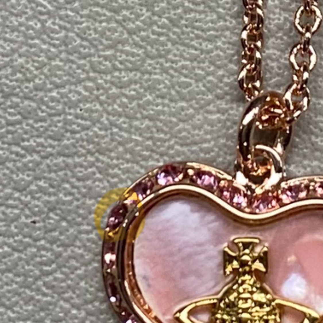 Vivienne Westwood Petra Necklace Pink Gold 착용 스타일 - 2