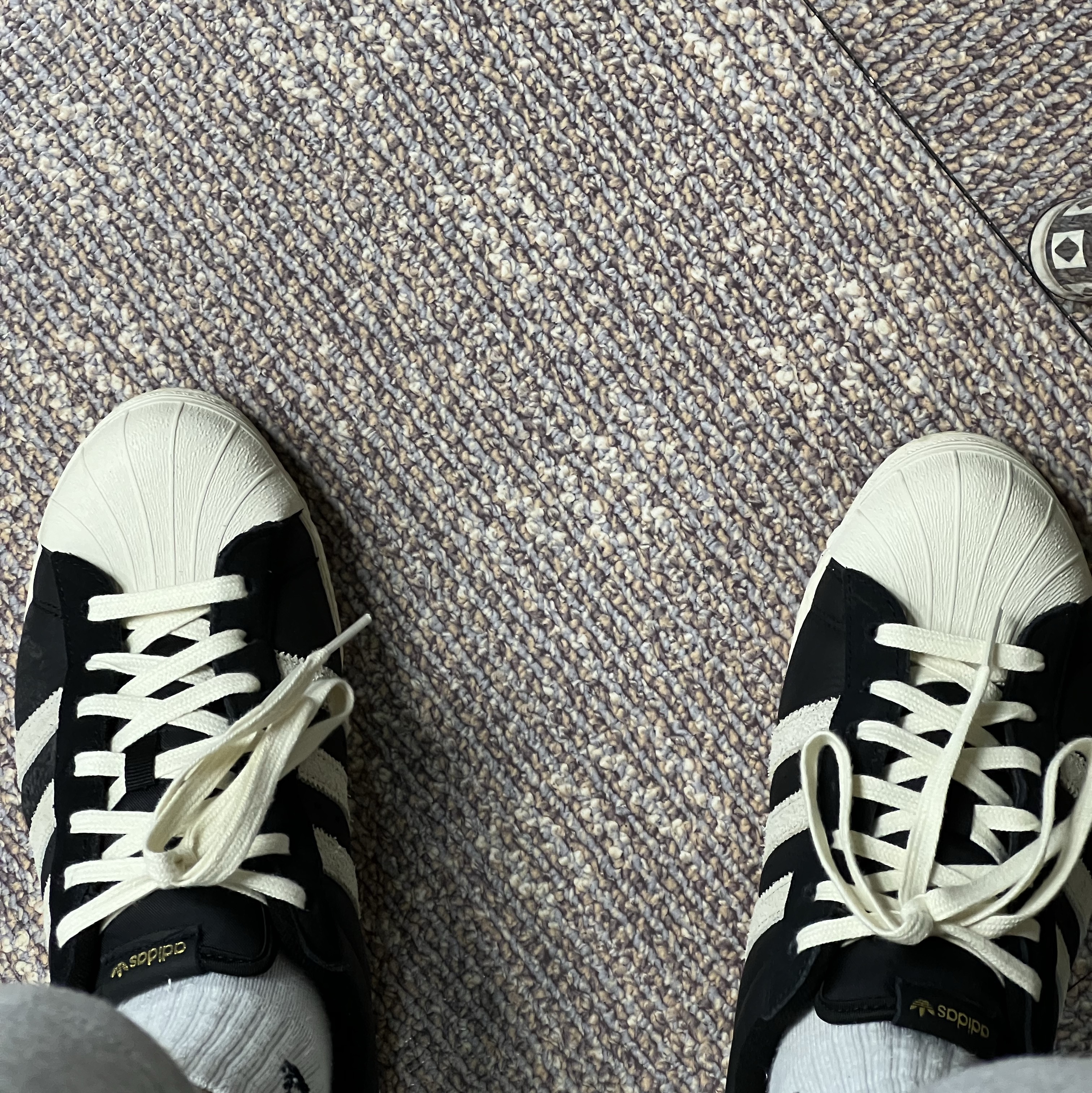 Adidas Superstar 82 Black White 착용 스타일