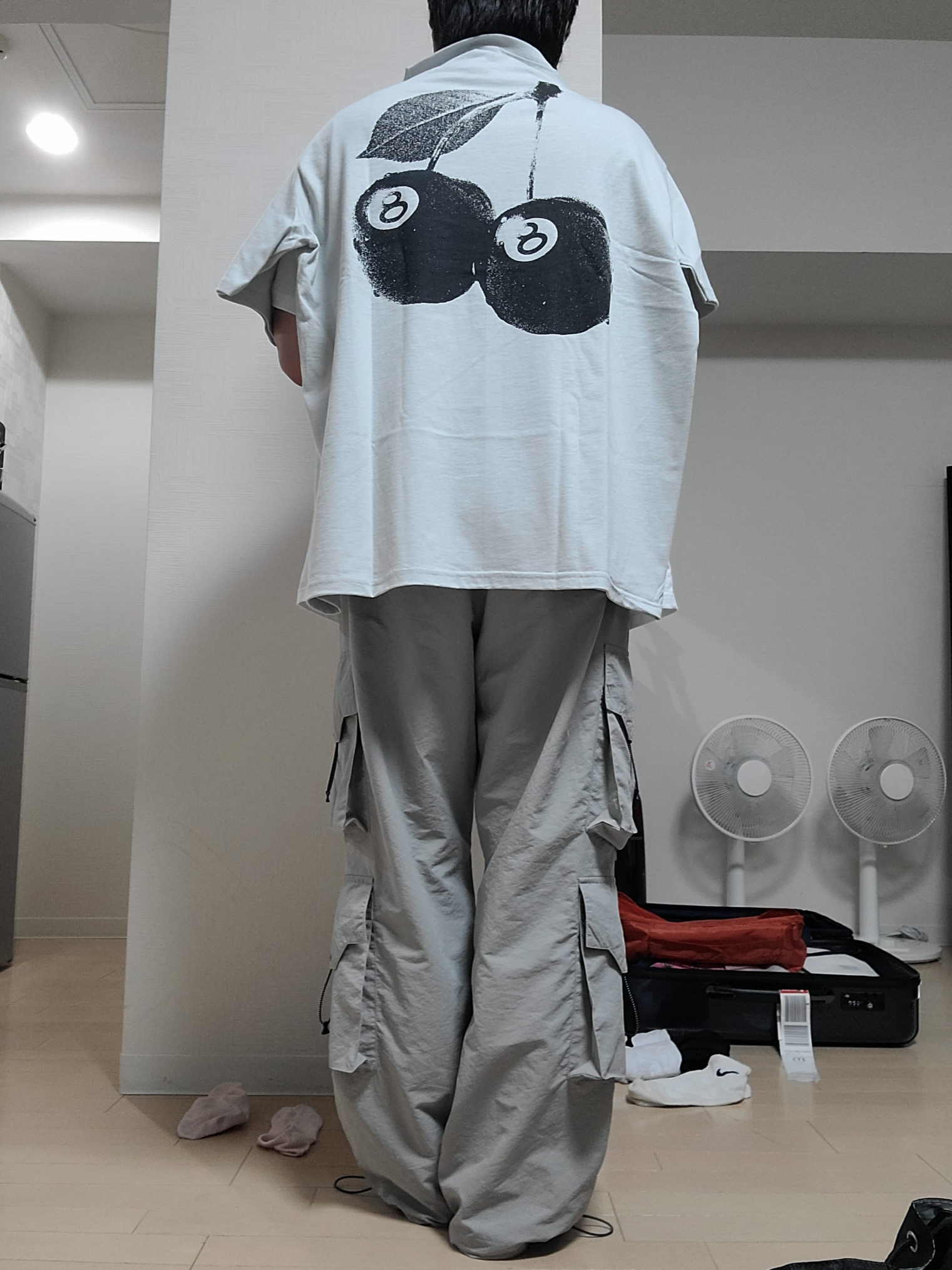 Stussy Cherries T-Shirt Fog, Stussy Shells T-Shirt Berry 착용 스타일 - 4