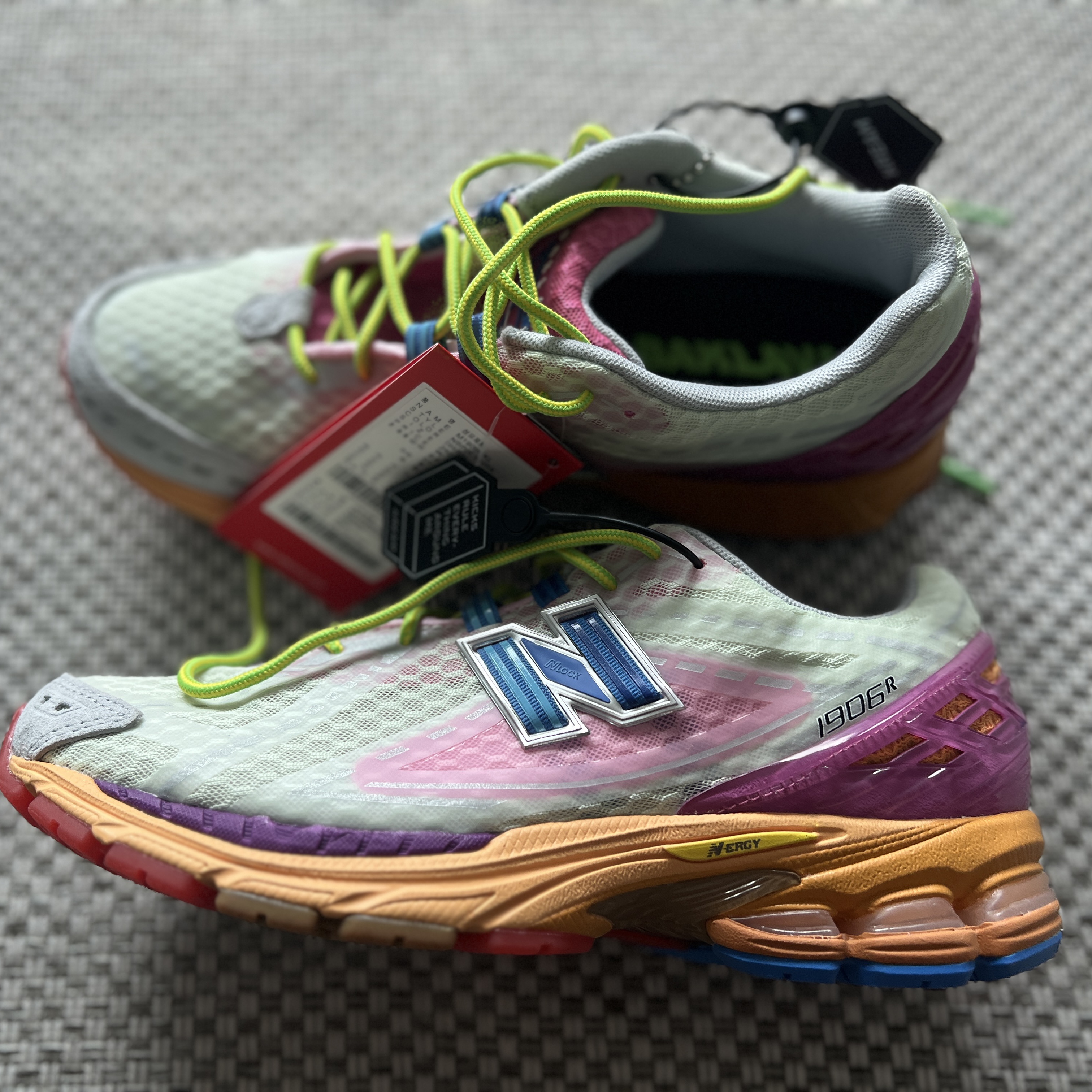 New Balance x Action Bronson 1906R Rosewater Green Pink 착용 스타일