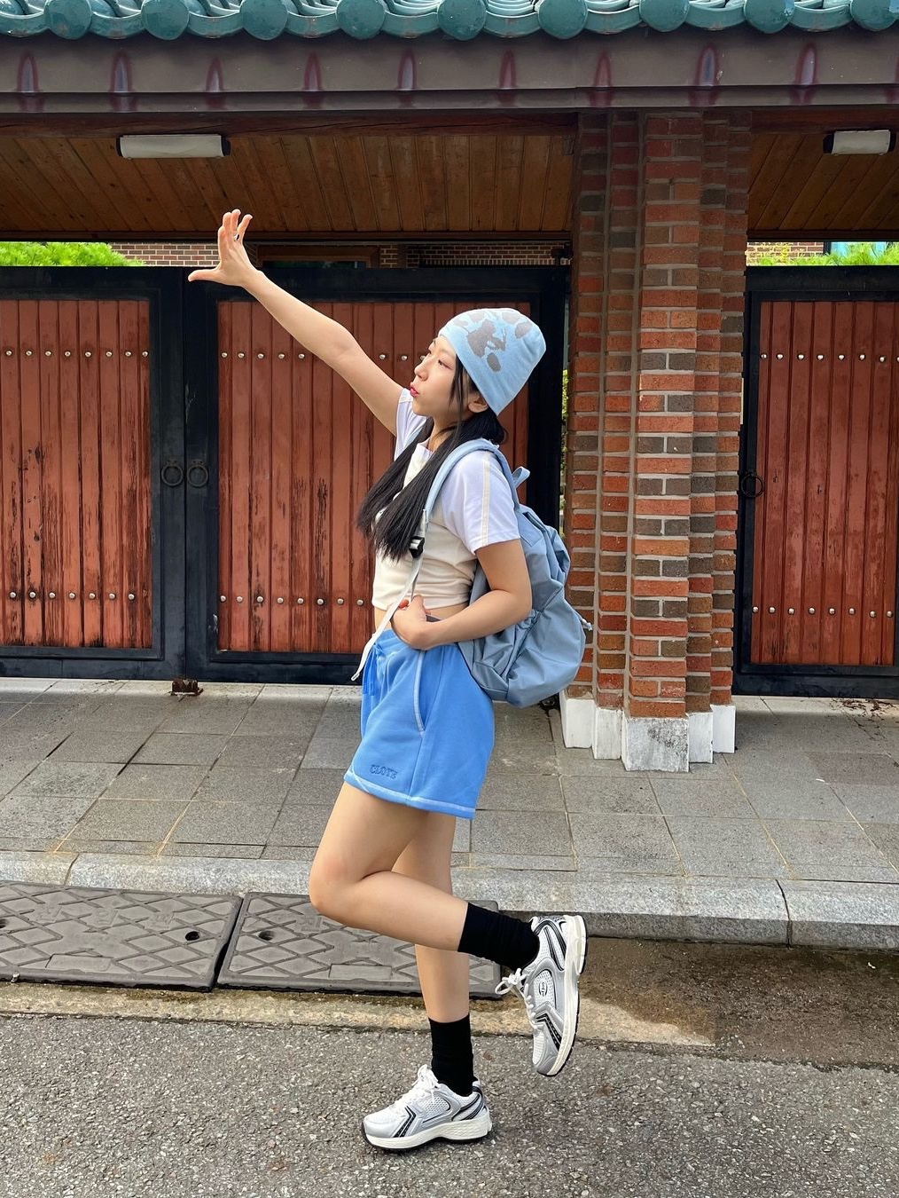 ACOC Blooming Mini Backpack Ice Blue, ACOC Blooming Mini Backpack Black 착용 스타일