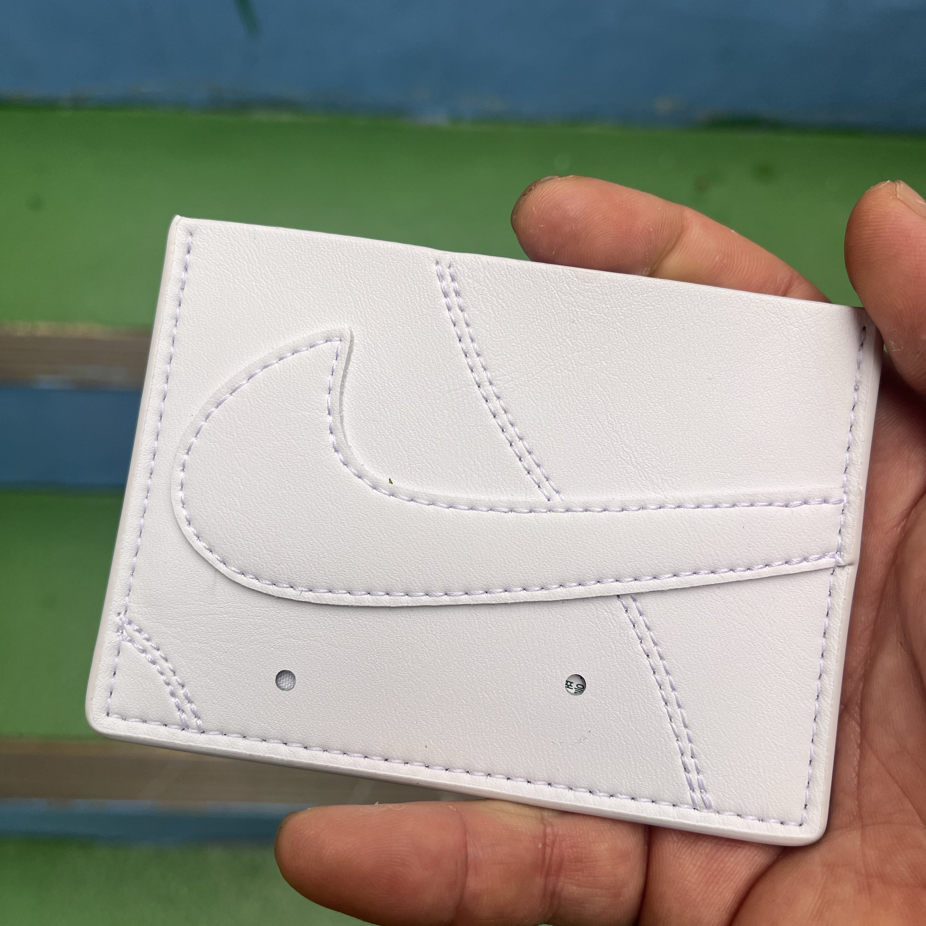 Nike Icon Air Force 1 Card Wallet White 착용 스타일 - 1